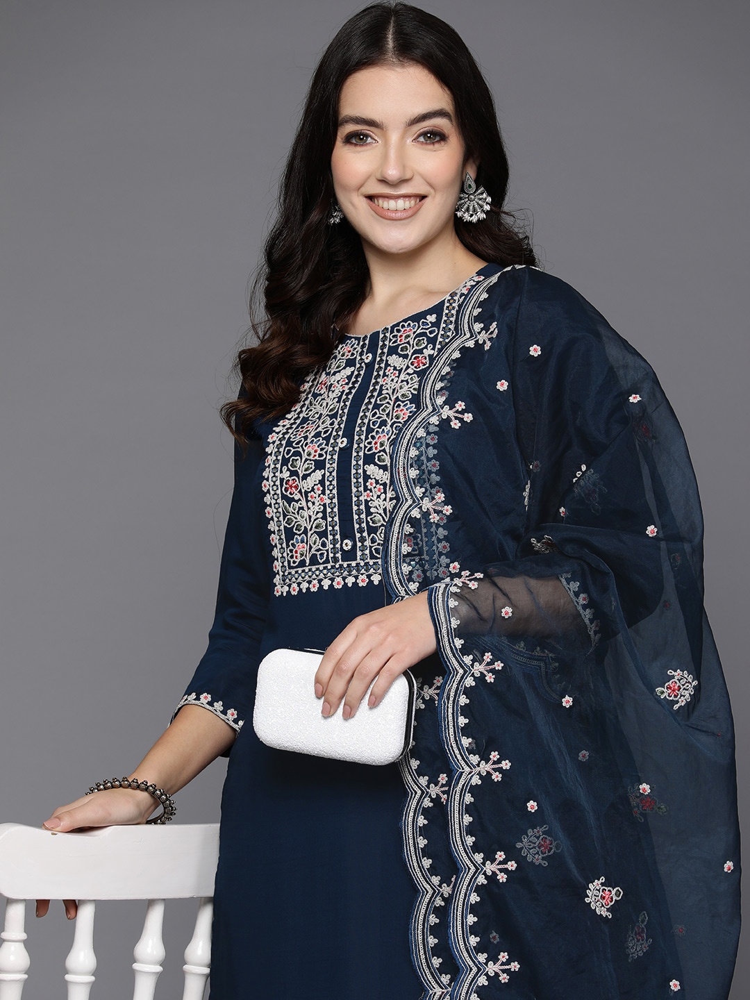 Indo Era Women Floral Yoke Design Regular Thread Work Kurta with Trousers & Dupatta, Navy blue
Indo Era Women Floral Yoke Design Regular Thread Work Kurta with Trousers & Dupatta, Navy blue