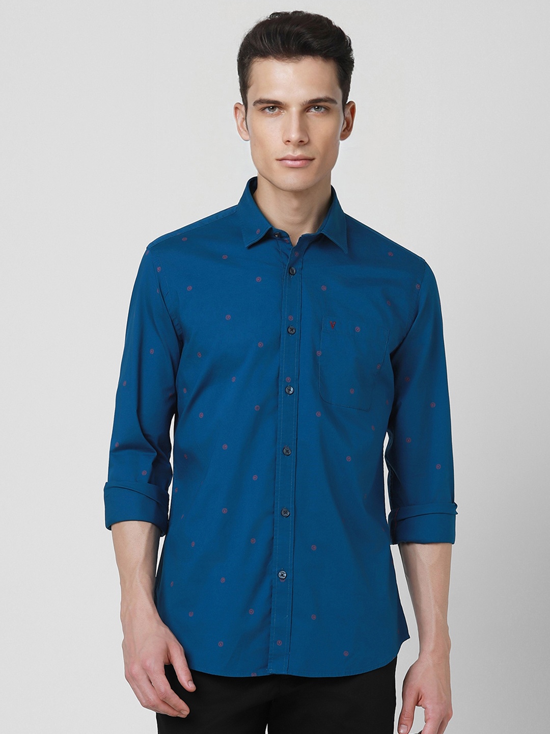 Van Heusen Sport Geometric Printed Cotton Spread Collar Long Sleeves Slim Fit Casual Shirt, Blue
Van Heusen Sport Geometric Printed Cotton Spread Collar Long Sleeves Slim Fit Casual Shirt, Blue