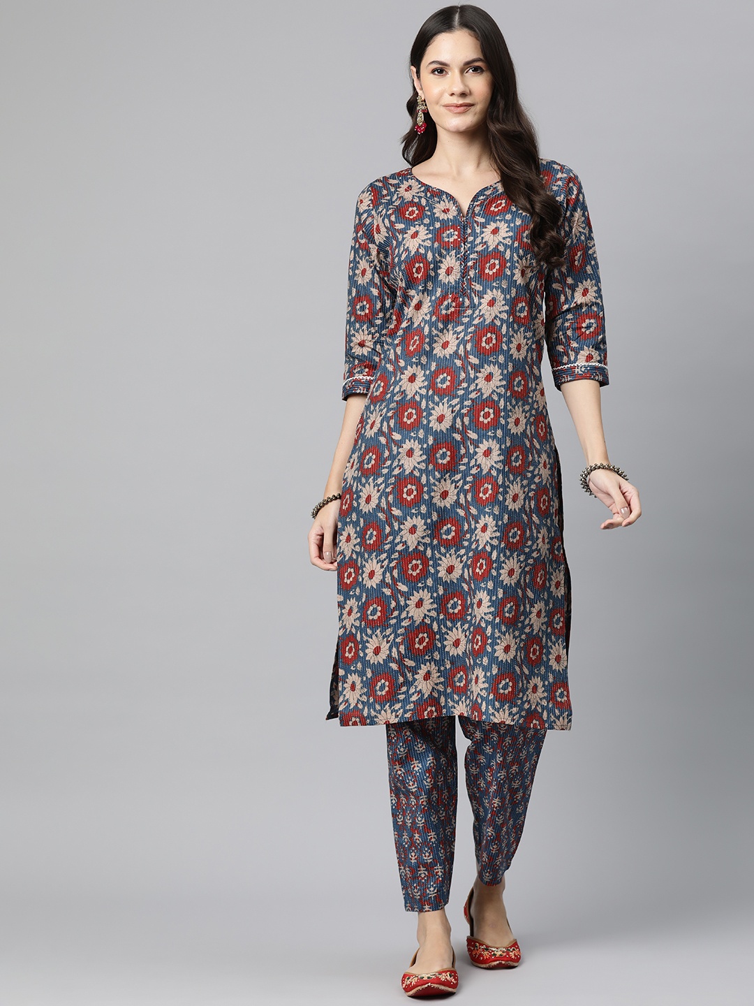 Readiprint Fashions Floral Printed Kantha Work Pure Cotton Kurta with Trousers, Navy blue
Readiprint Fashions Floral Printed Kantha Work Pure Cotton Kurta with Trousers, Navy blue