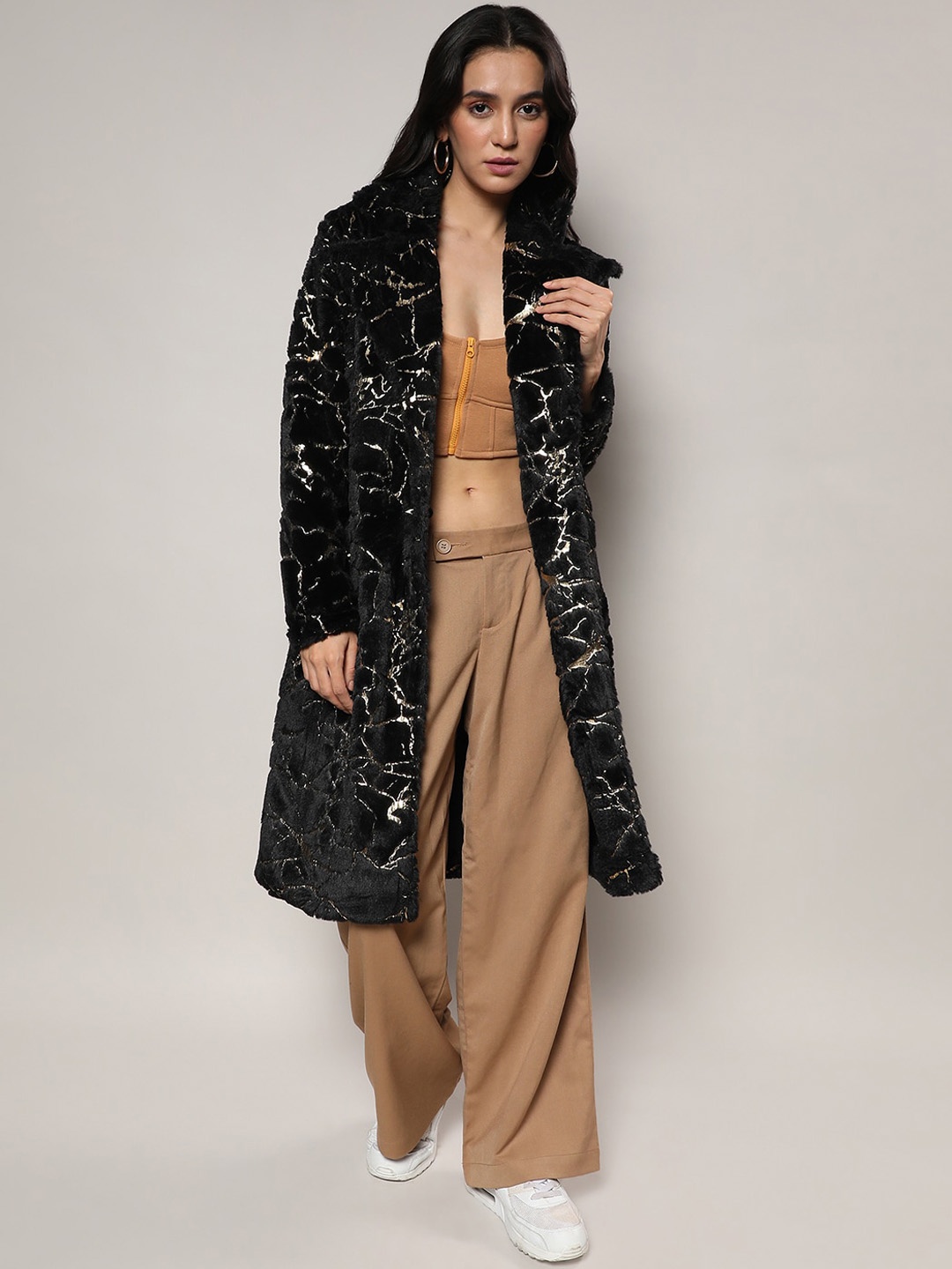 Campus Sutra Self Design Notched Lapel Single Breasted Longline Overcoat, Black
Campus Sutra Self Design Notched Lapel Single Breasted Longline Overcoat, Black