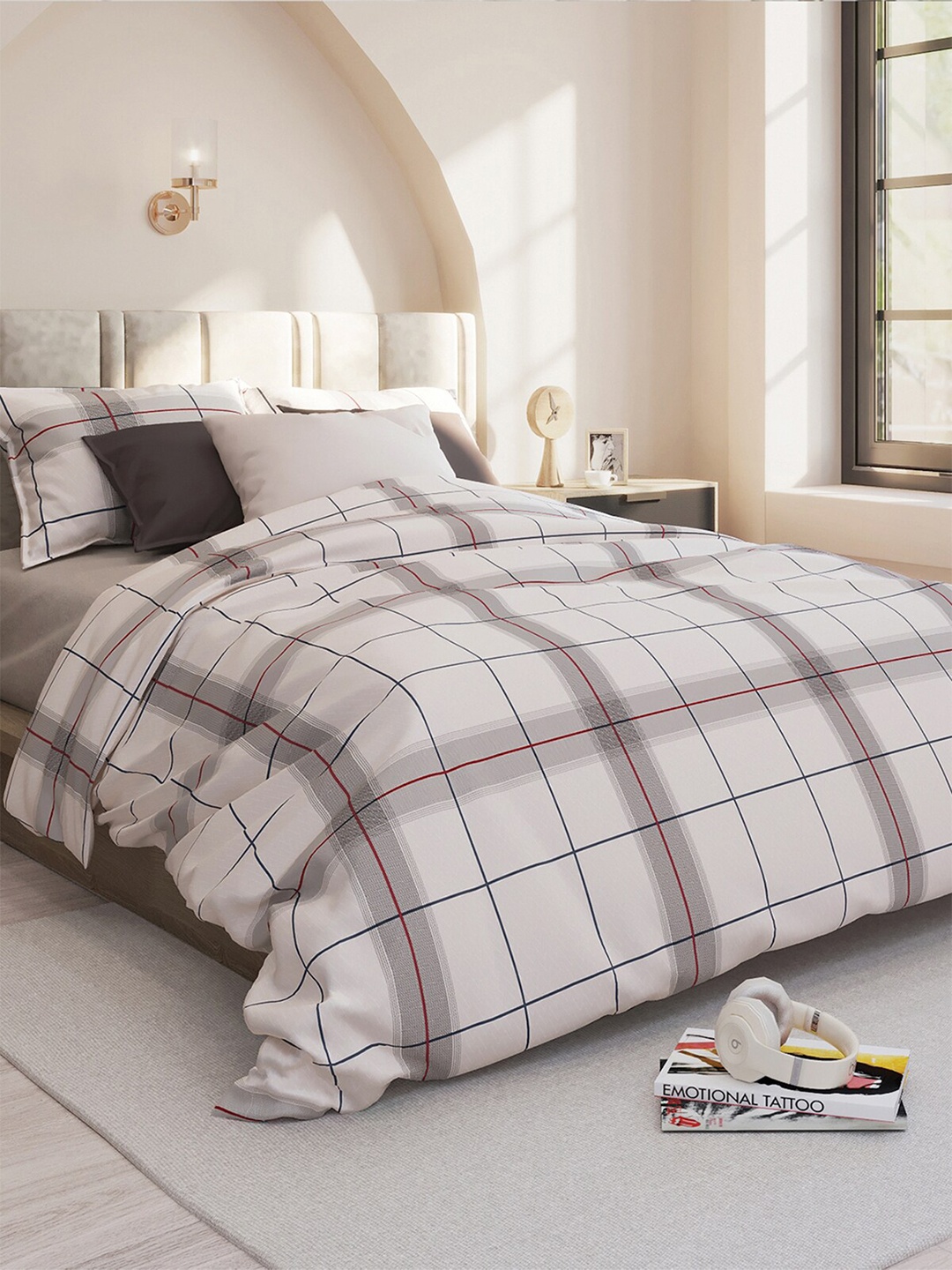 LABHAM White & Grey Geometric Cotton180 TC Fitted Queen Bedsheet with 2 Pillow Covers
LABHAM White & Grey Geometric Cotton180 TC Fitted Queen Bedsheet with 2 Pillow Covers