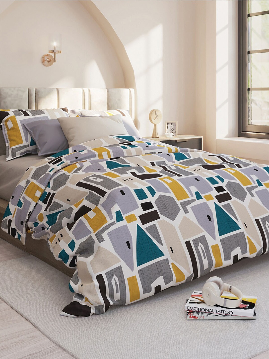 LABHAM Elements White & Blue Printed Cotton 180 TC Fitted Queen Bedsheet & 2 Pillow Covers
LABHAM Elements White & Blue Printed Cotton 180 TC Fitted Queen Bedsheet & 2 Pillow Covers