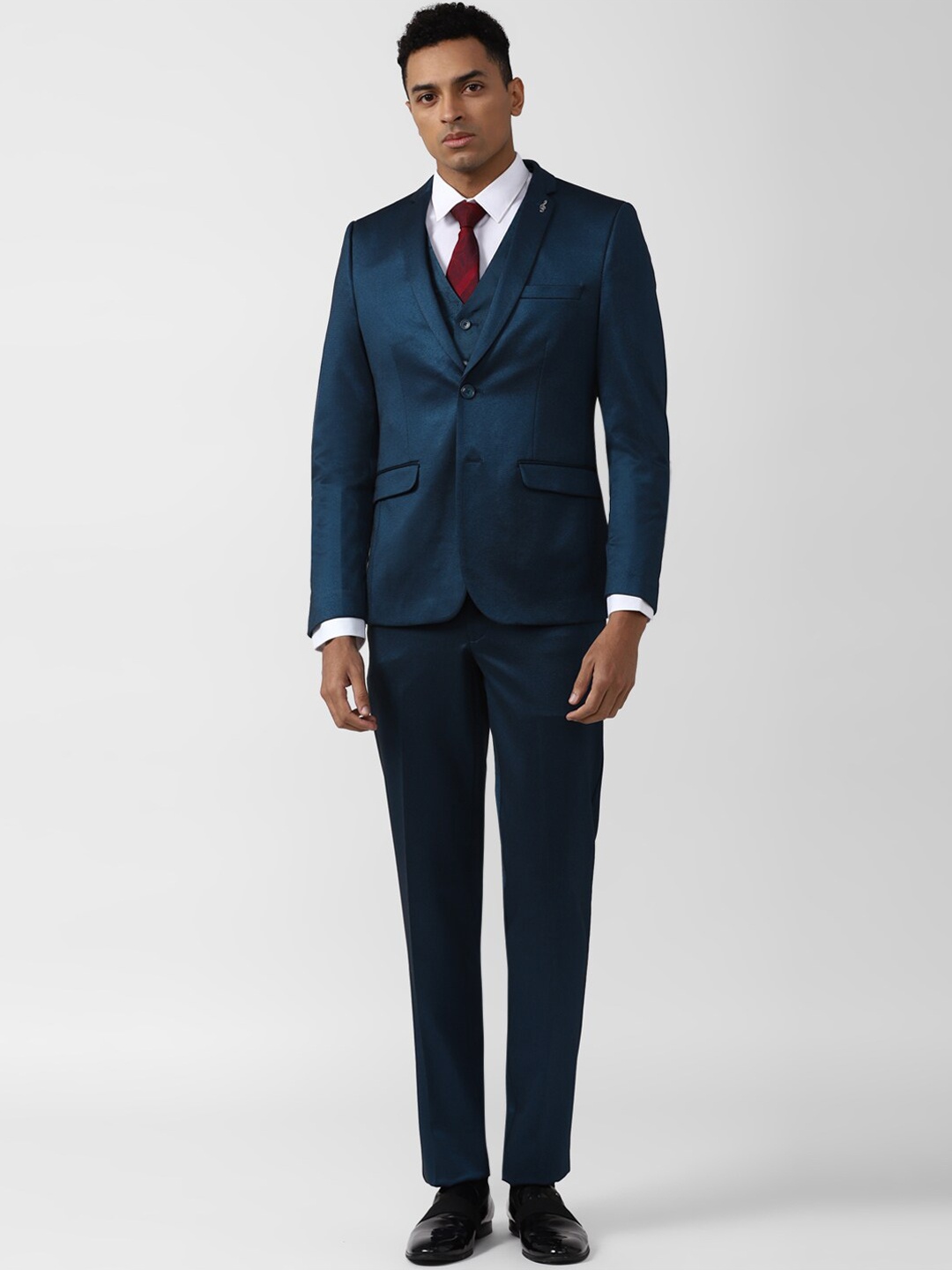 Van Heusen Notched Lapel Slim-Fit Single-Breasted Three-Piece Party Suit, Navy blue
Van Heusen Notched Lapel Slim-Fit Single-Breasted Three-Piece Party Suit, Navy blue