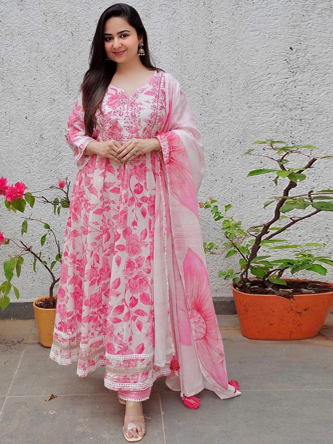 BAESD Women Pink Floral Embroidered Regular Mirror Work Kurta with Trousers & With Dupatta
BAESD Women Pink Floral Embroidered Regular Mirror Work Kurta with Trousers & With Dupatta