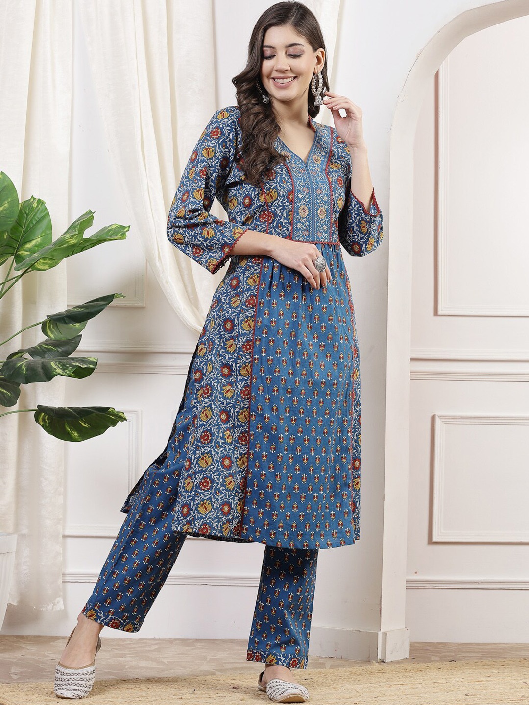 Nayam By Lakshita Floral Printed Panelled Pure Cotton A line Kurta With Trouser, Blue
Nayam By Lakshita Floral Printed Panelled Pure Cotton A line Kurta With Trouser, Blue