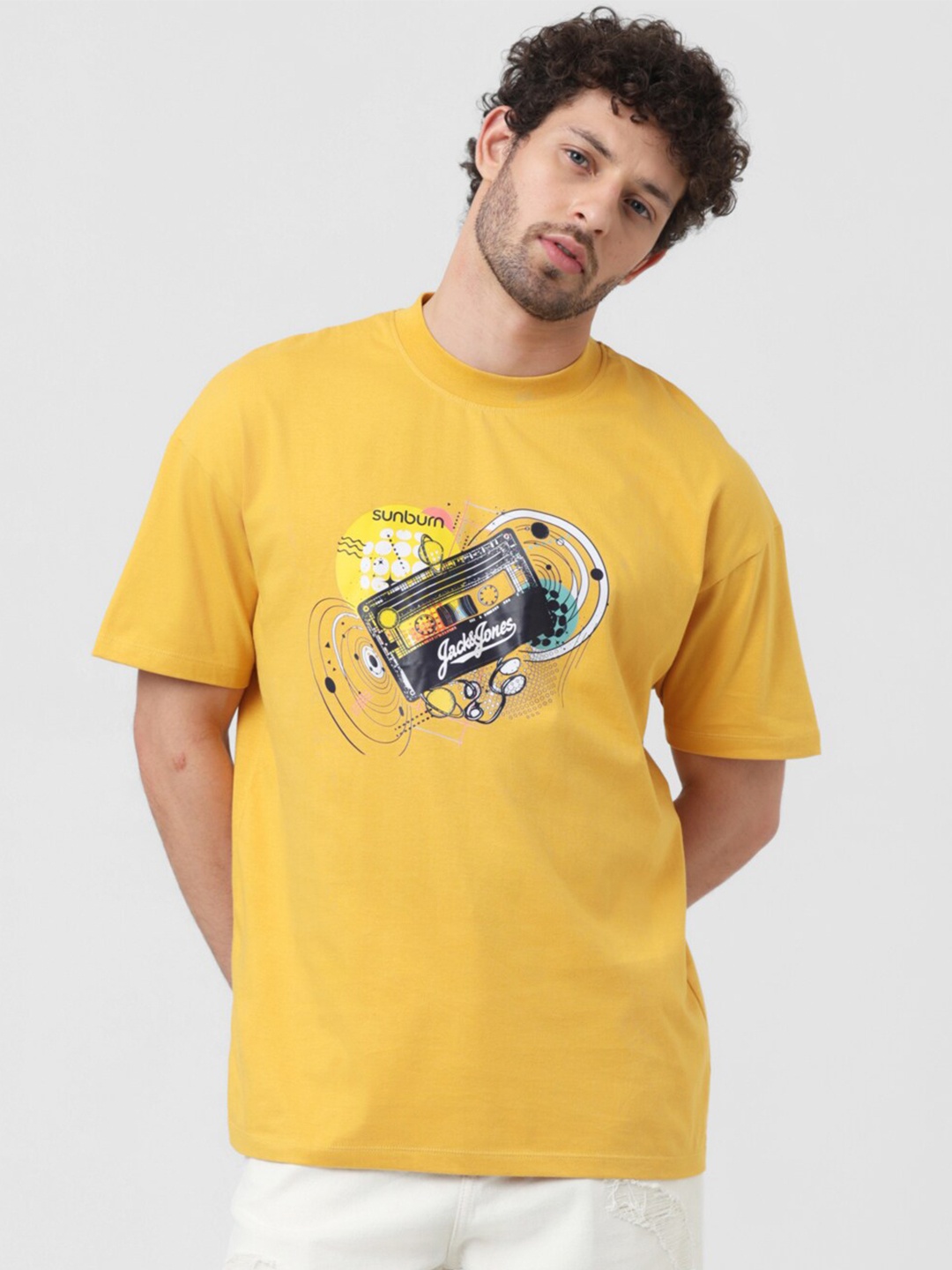 Jack & Jones x Sunburn Graphic Printed Drop-Shoulder Sleeves Pure Cotton Slim Fit T-shirt, Yellow
Jack & Jones x Sunburn Graphic Printed Drop-Shoulder Sleeves Pure Cotton Slim Fit T-shirt, Yellow