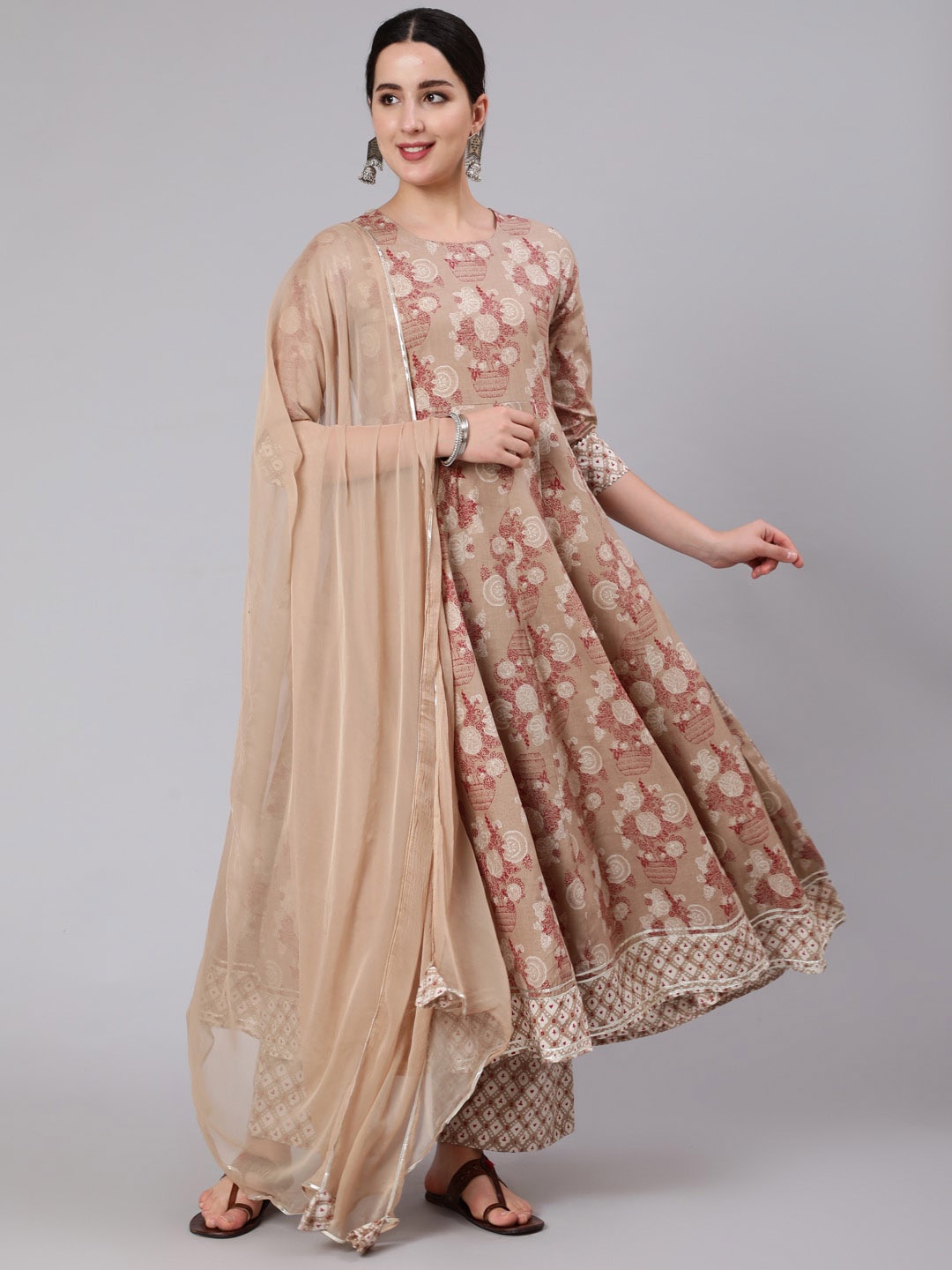AADAT Ethnic Motifs Printed Gotta Patti Regular Pure Cotton Kurta With Palazzos & Dupatta, Beige
AADAT Ethnic Motifs Printed Gotta Patti Regular Pure Cotton Kurta With Palazzos & Dupatta, Beige
