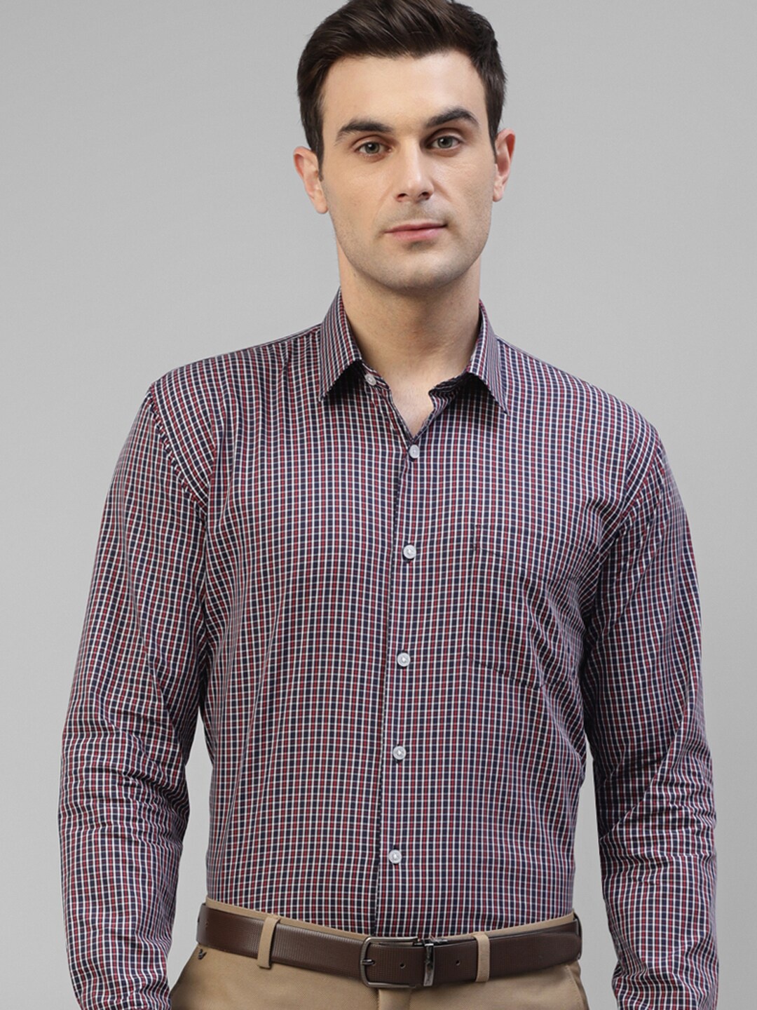 Hancock Modern Slim Fit Micro Checked Spread Collar Pure Cotton Formal Shirt, Navy blue
Hancock Modern Slim Fit Micro Checked Spread Collar Pure Cotton Formal Shirt, Navy blue