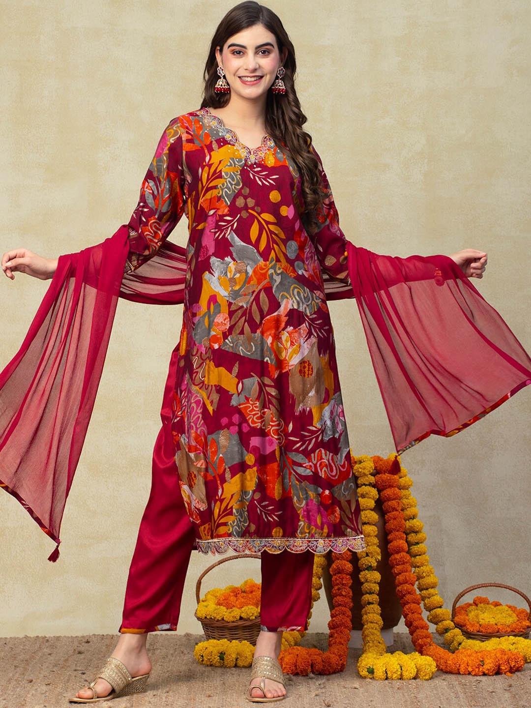 FASHOR Maroon Floral Printed Mirror Work & Beads Detail Kurta With Trousers & Dupatta
FASHOR Maroon Floral Printed Mirror Work & Beads Detail Kurta With Trousers & Dupatta