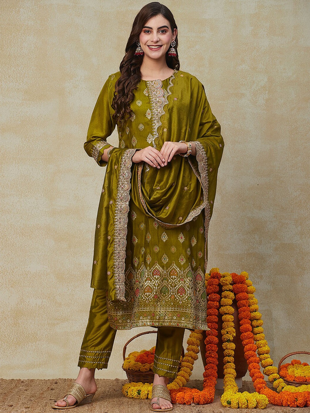 FASHOR Green Ethnic Embroidered Zari Sequined Jacquard Kurta with Trousers & Dupatta
FASHOR Green Ethnic Embroidered Zari Sequined Jacquard Kurta with Trousers & Dupatta