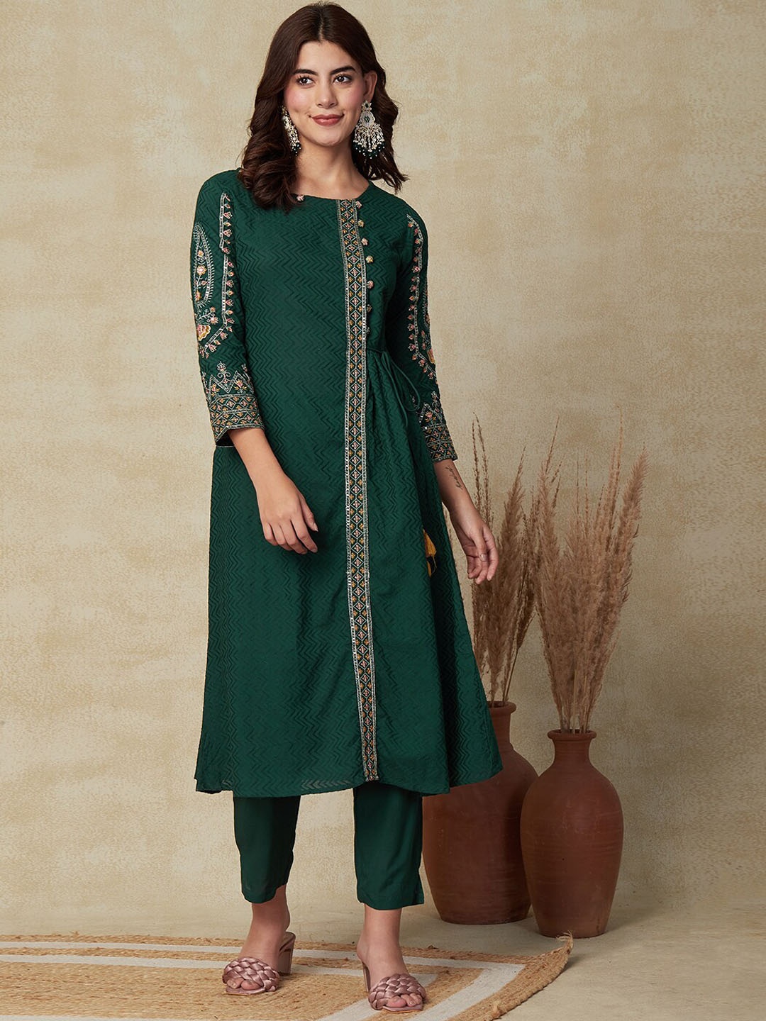 FASHOR Chevron Woven Design Regular Thread Work Pure Cotton Kurta With Trousers, Green
FASHOR Chevron Woven Design Regular Thread Work Pure Cotton Kurta With Trousers, Green