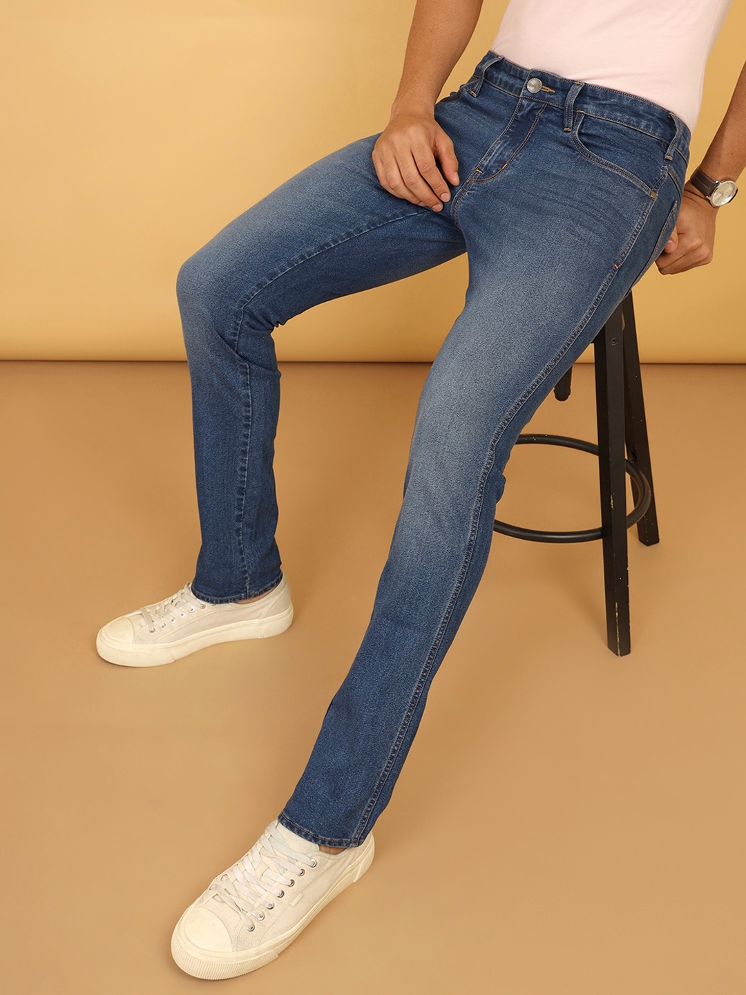 Wrangler Men Skanders Slim Fit Low-Rise Clean Look Light Fade Stretchable Jeans, Blue
Wrangler Men Skanders Slim Fit Low-Rise Clean Look Light Fade Stretchable Jeans, Blue