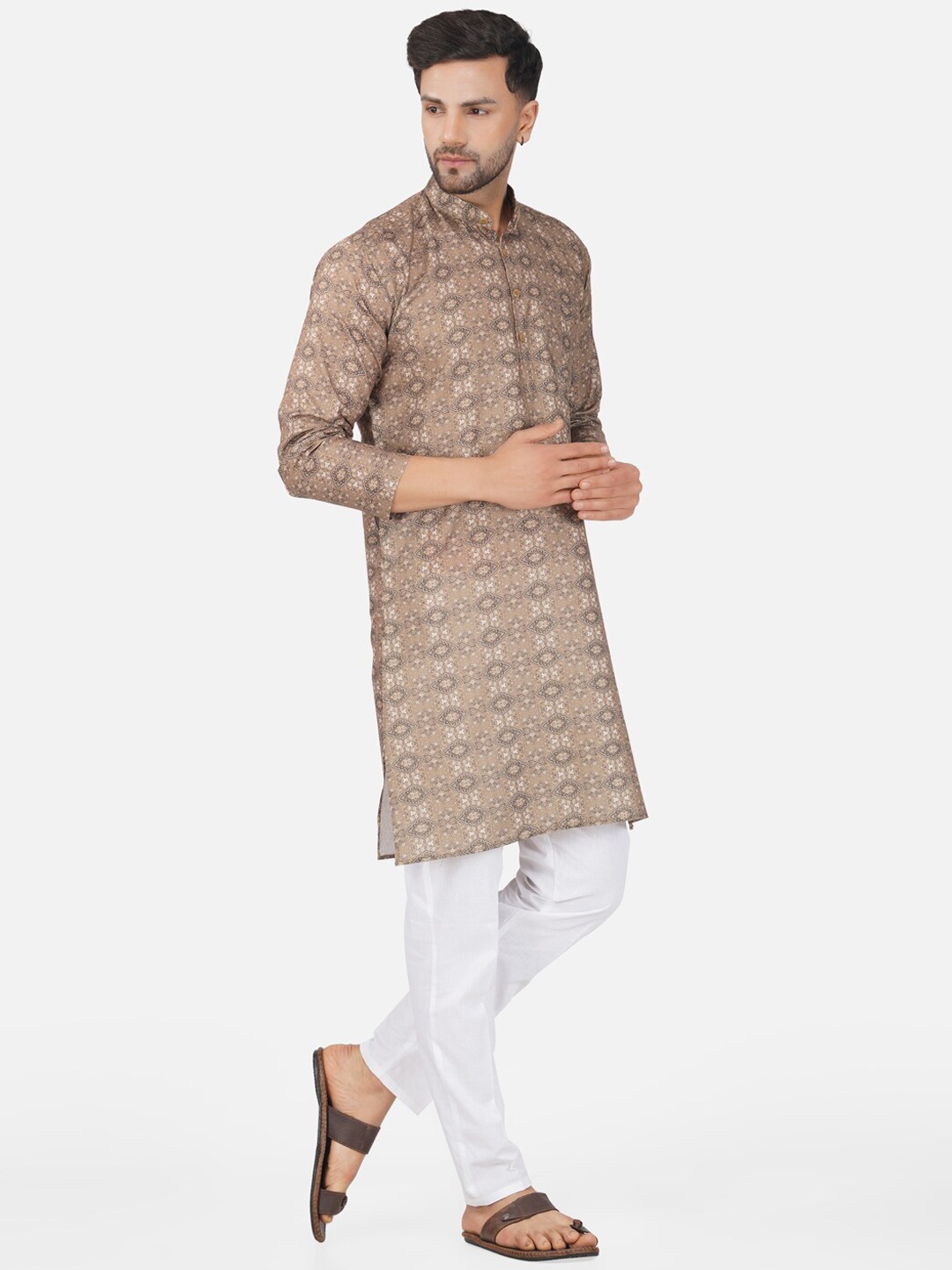 BASE 41 Ethnic Motifs Printed Mandarin Collar Long Sleeves Regular Kurta With Pyjamas, Olive
BASE 41 Ethnic Motifs Printed Mandarin Collar Long Sleeves Regular Kurta With Pyjamas, Olive