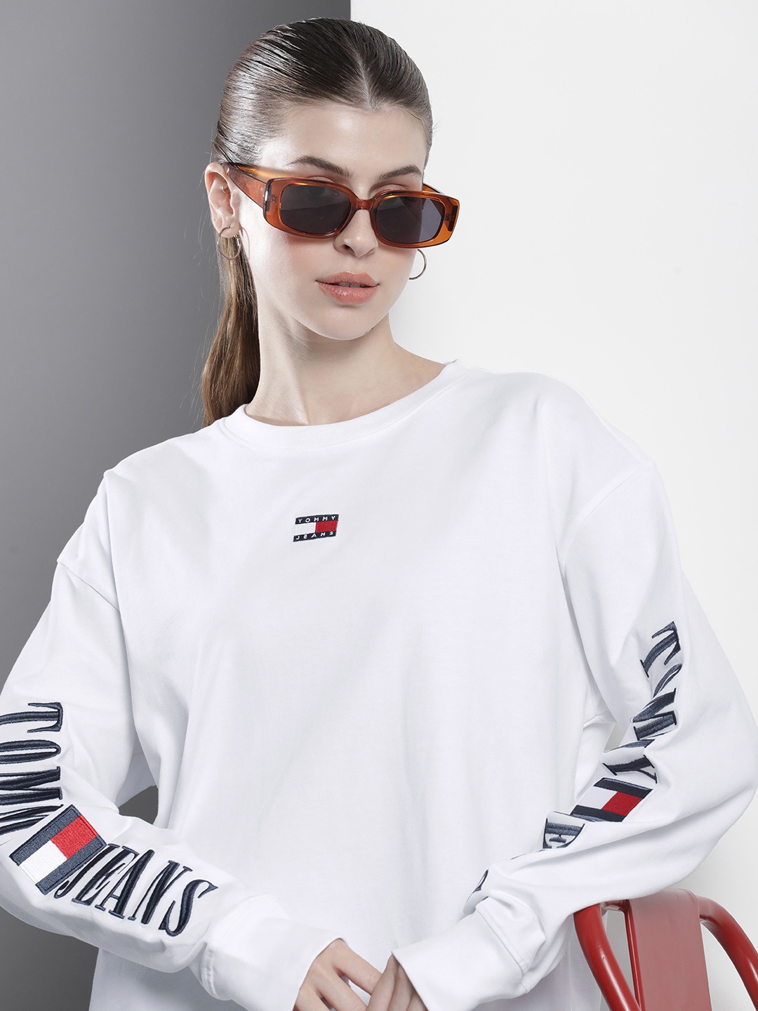 Tommy Hilfiger Women Brand Logo Embroidered Drop-Shoulder Sleeves Pure Cotton T-shirt, White
Tommy Hilfiger Women Brand Logo Embroidered Drop-Shoulder Sleeves Pure Cotton T-shirt, White