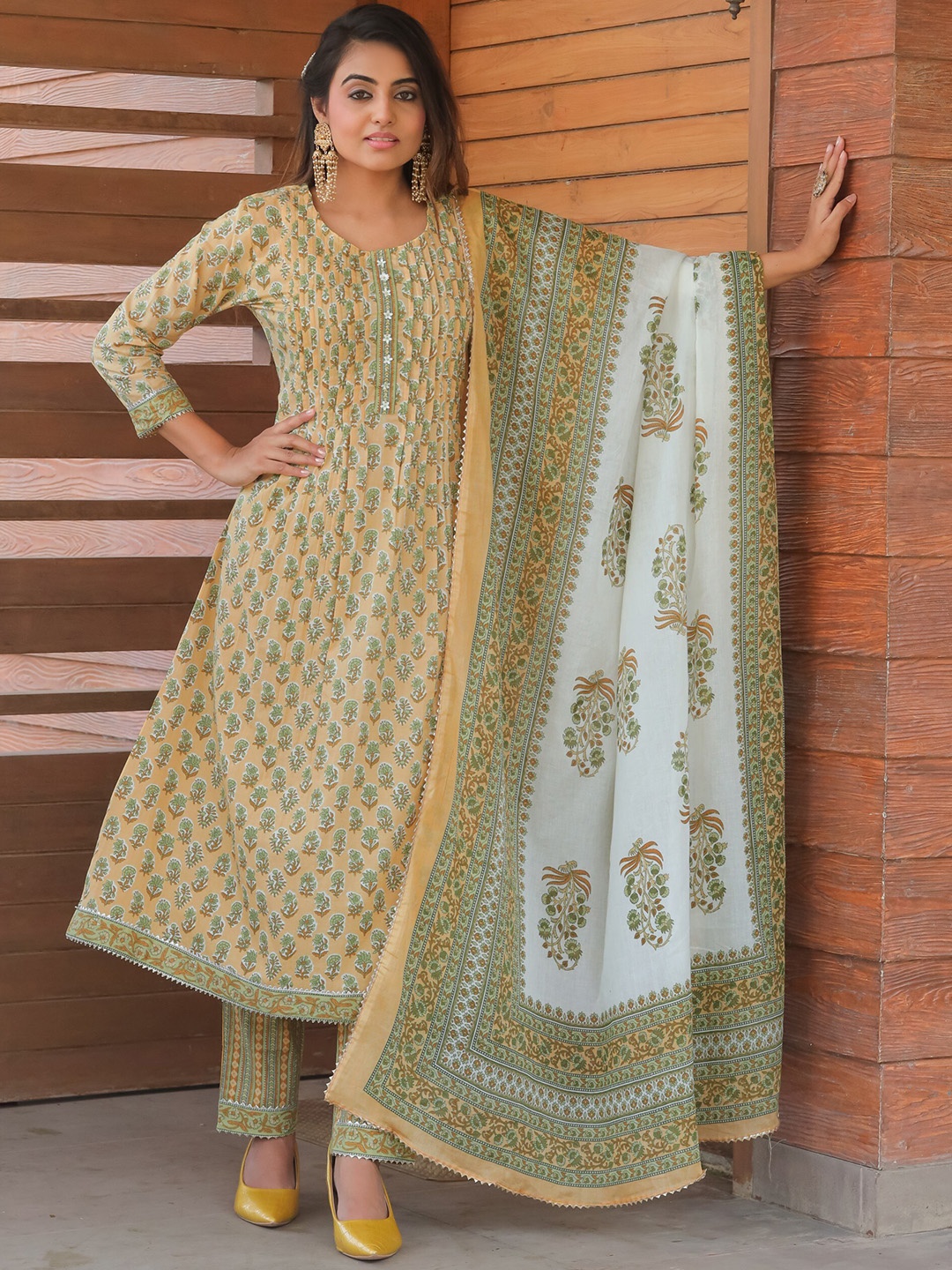 Rajnandini Floral Printed Phulkari Pure Cotton Kurta with Trousers & With Dupatta, Yellow
Rajnandini Floral Printed Phulkari Pure Cotton Kurta with Trousers & With Dupatta, Yellow