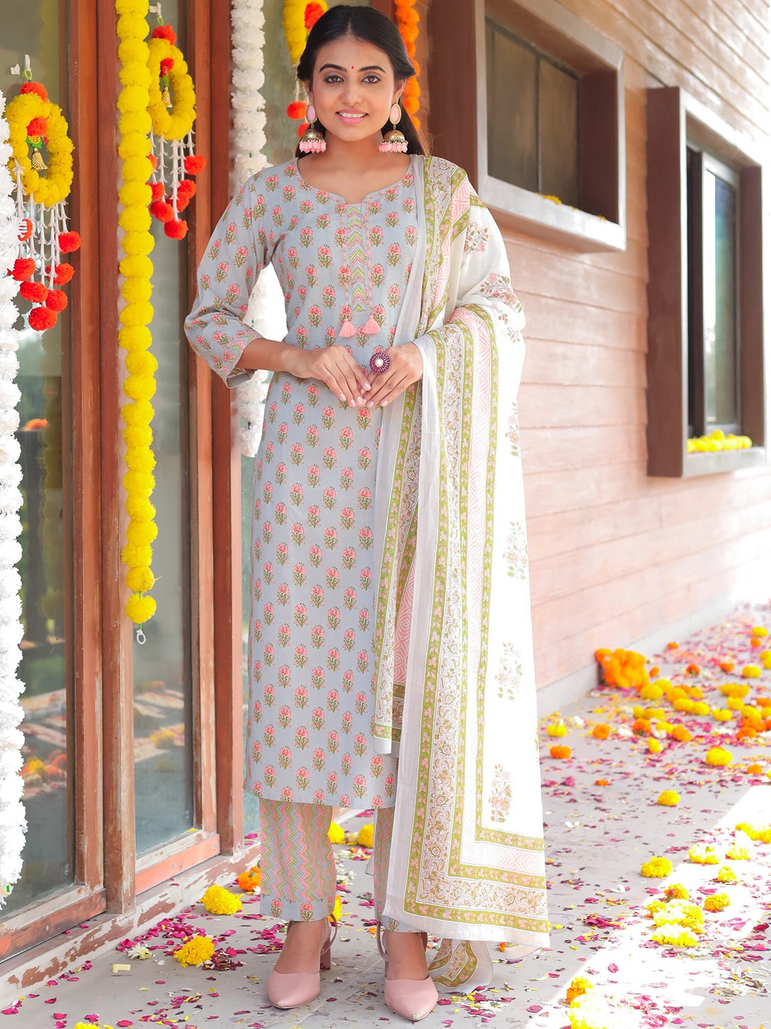 Rajnandini Floral Printed Thread Work Pure Cotton Kurta with Trousers & With, Turquoise blue
Rajnandini Floral Printed Thread Work Pure Cotton Kurta with Trousers & With, Turquoise blue