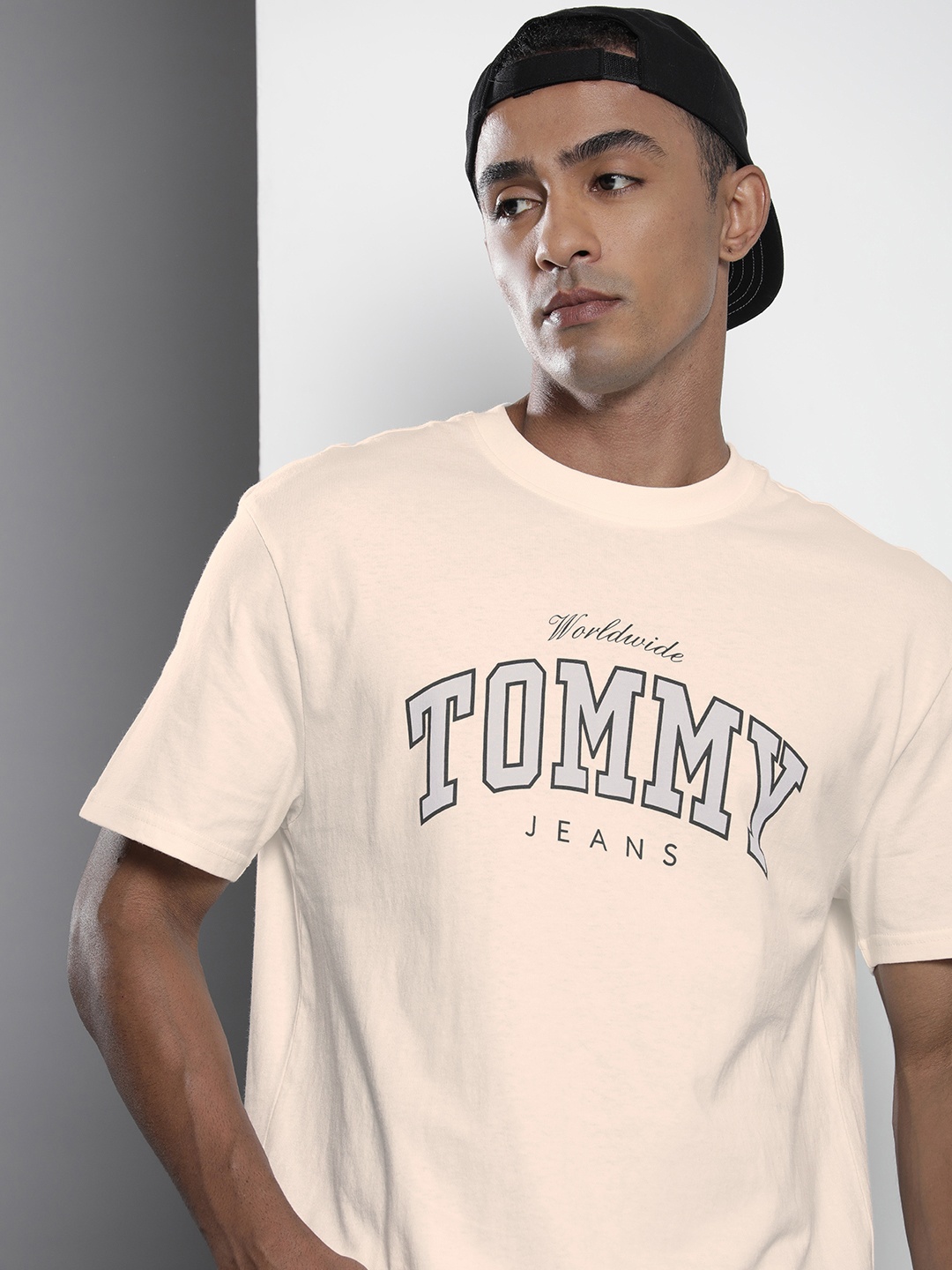 Tommy Hilfiger Brand Logo Printed Drop-Shoulder Sleeves Pure Cotton T-shirt, Off white
Tommy Hilfiger Brand Logo Printed Drop-Shoulder Sleeves Pure Cotton T-shirt, Off white