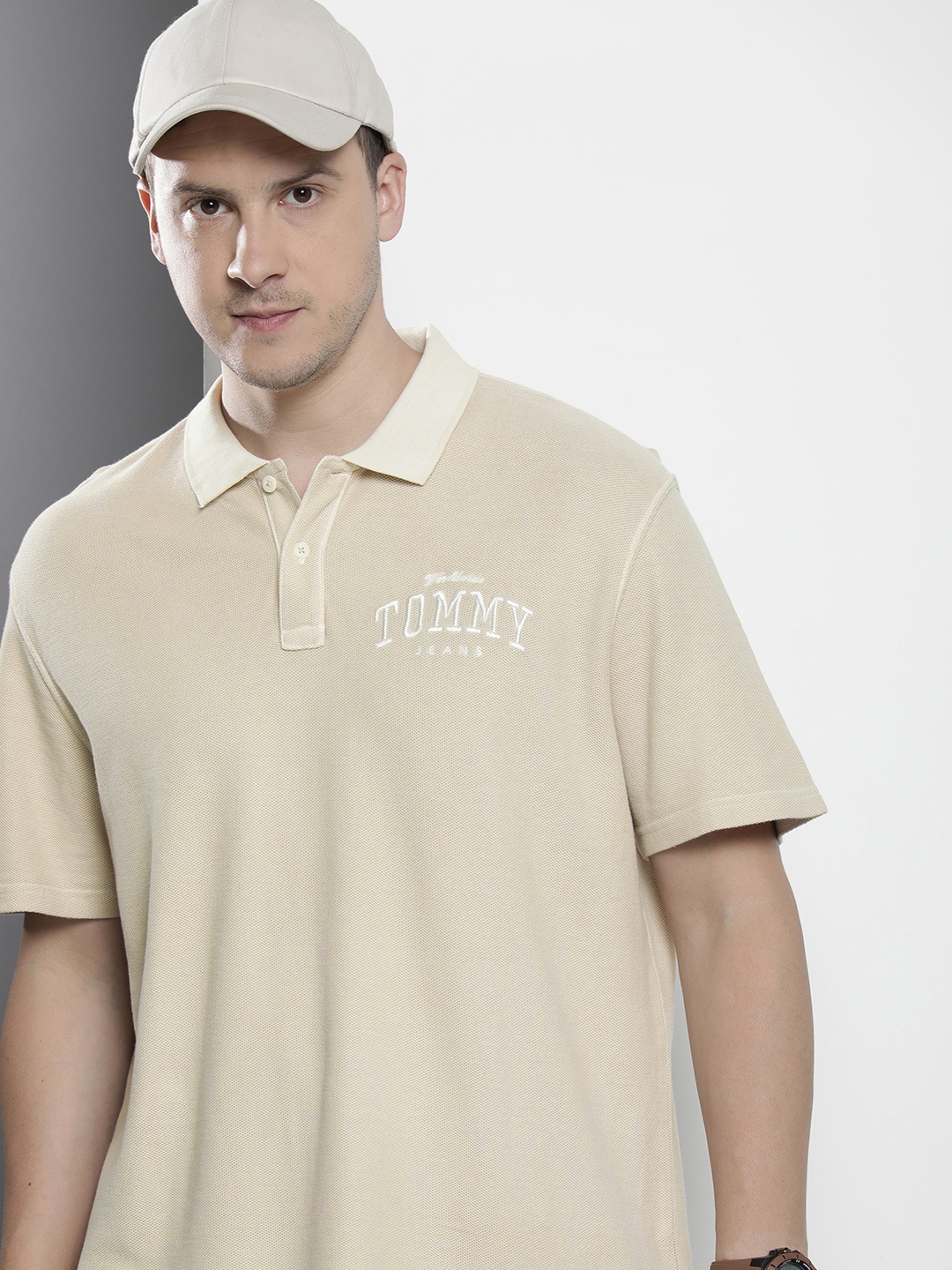 Tommy Hilfiger Brand Logo Embroidered Drop-Shoulder Sleeves Pure Cotton T-shirt, Beige
Tommy Hilfiger Brand Logo Embroidered Drop-Shoulder Sleeves Pure Cotton T-shirt, Beige