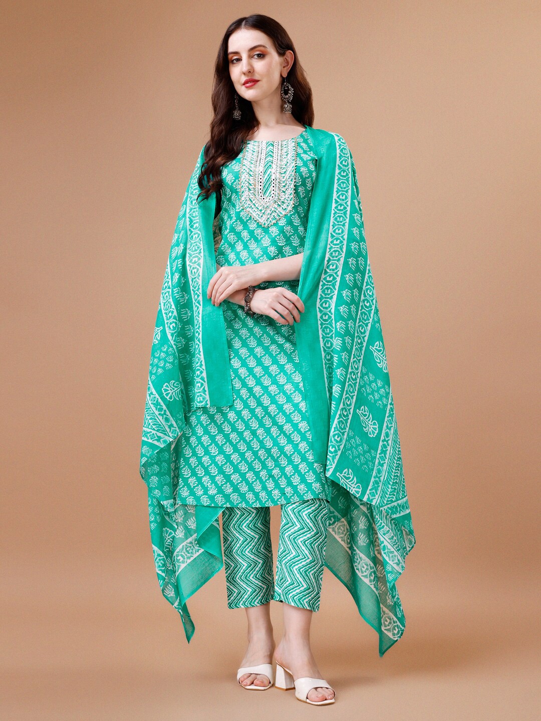Berrylicious Floral Printed Thread Work Pure Cotton Kurta With Trousers & Dupatta, Blue
Berrylicious Floral Printed Thread Work Pure Cotton Kurta With Trousers & Dupatta, Blue