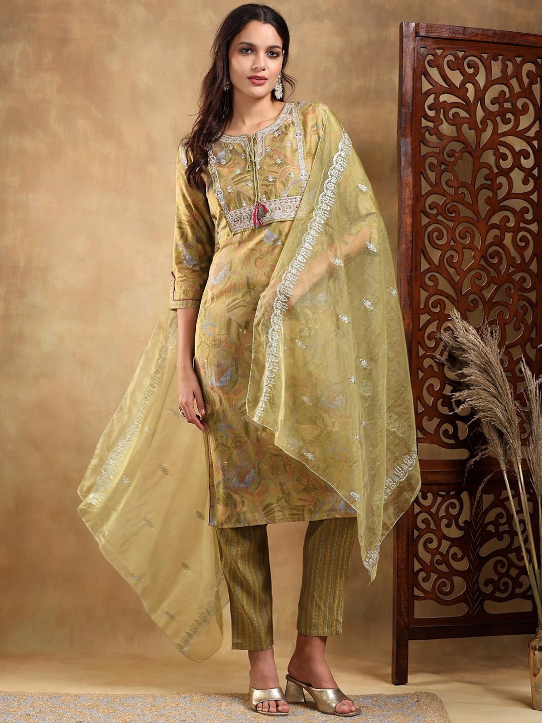 Bani Women Floral Printed Thread Work Straight Kurta with Trouser & Dupatta, Green
Bani Women Floral Printed Thread Work Straight Kurta with Trouser & Dupatta, Green