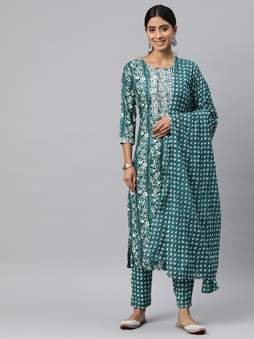 Readiprint Fashions Women Floral Printed Thread Work Kurta with Trousers & With Dupatta, Sea green
Readiprint Fashions Women Floral Printed Thread Work Kurta with Trousers & With Dupatta, Sea green