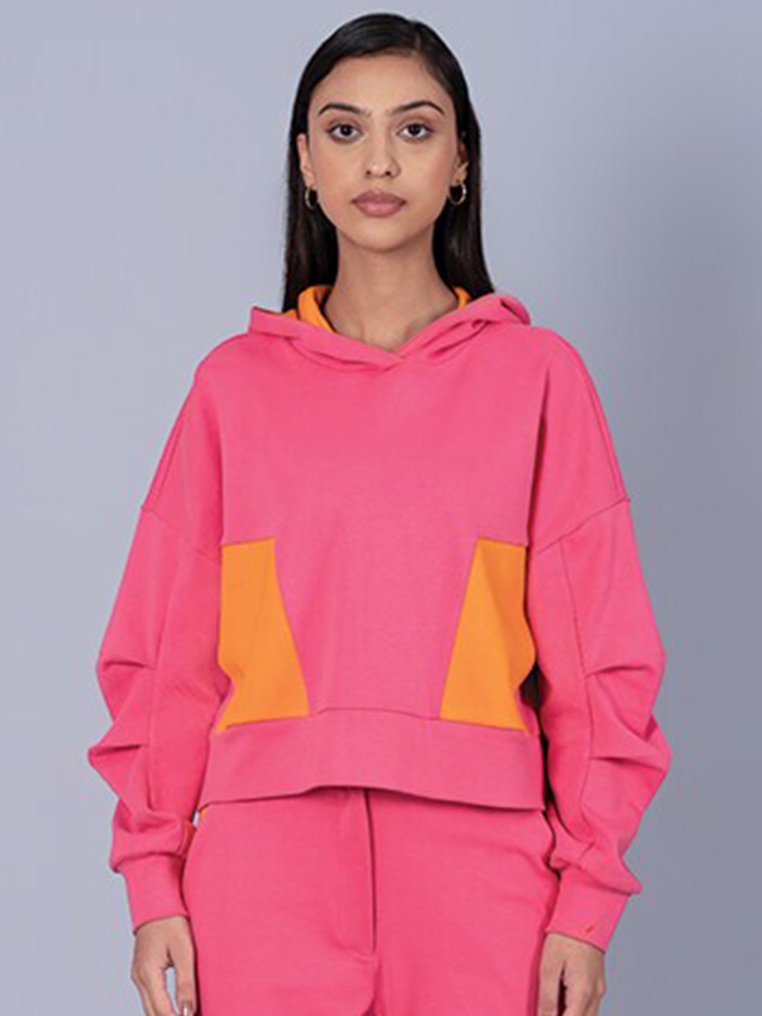 Muvazo Colourblocked Hooded Drop-Shoulder Sleeves Styled Back Pullover Sweatshirt, Pink
Muvazo Colourblocked Hooded Drop-Shoulder Sleeves Styled Back Pullover Sweatshirt, Pink