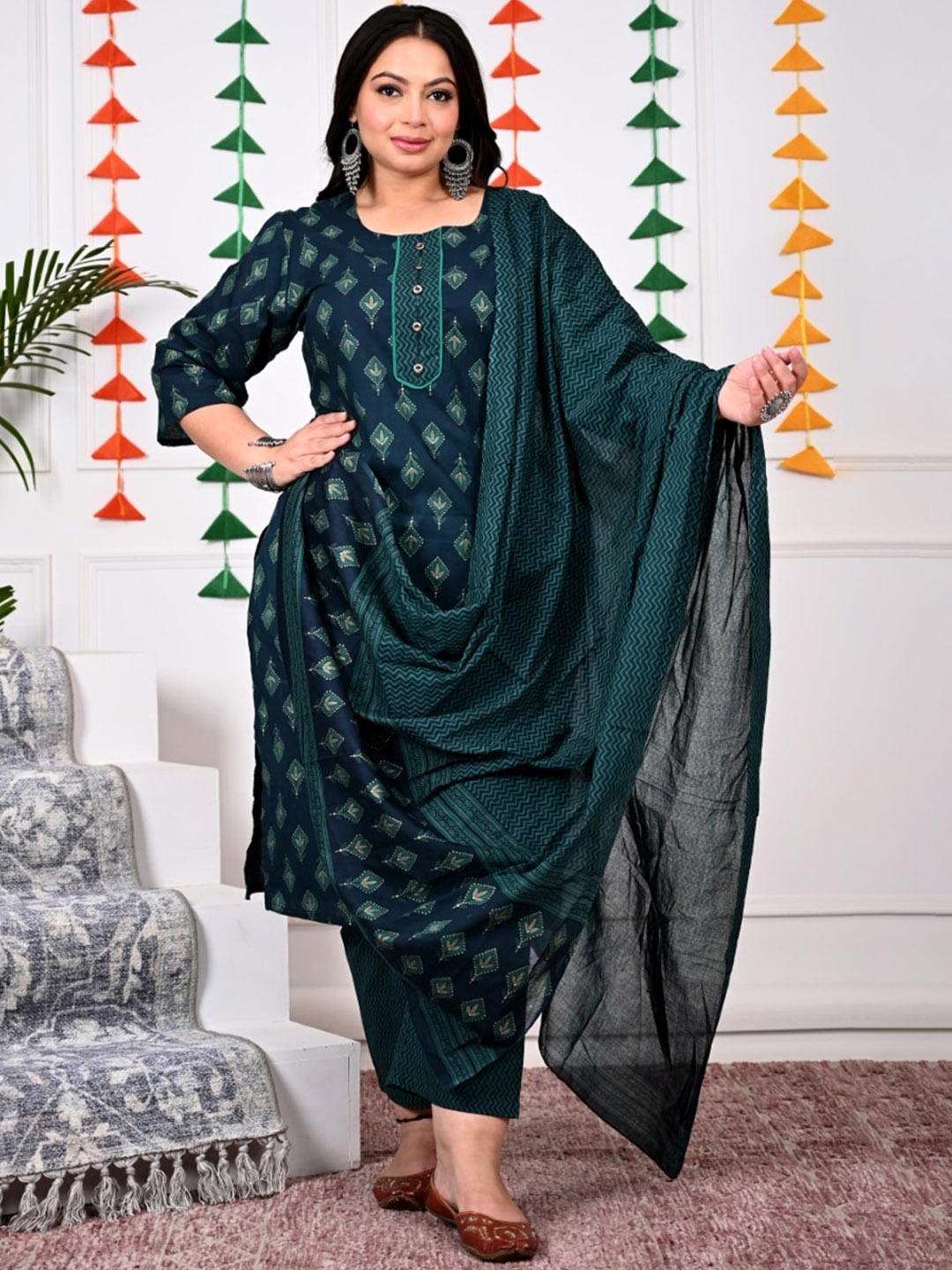 Swasti Plus Size Ethnic Motifs Printed Regular Pure Cotton Kurta With Trousers & Dupatta, Green
Swasti Plus Size Ethnic Motifs Printed Regular Pure Cotton Kurta With Trousers & Dupatta, Green