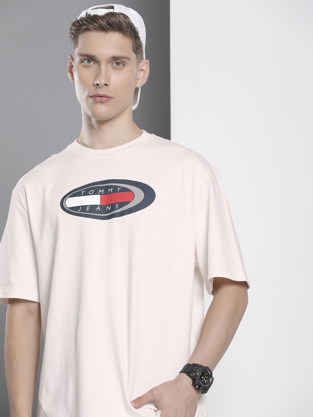 Tommy Hilfiger Brand Logo Printed Drop-Shoulder Sleeves Pure Cotton Oversized T-shirt, Cream
Tommy Hilfiger Brand Logo Printed Drop-Shoulder Sleeves Pure Cotton Oversized T-shirt, Cream