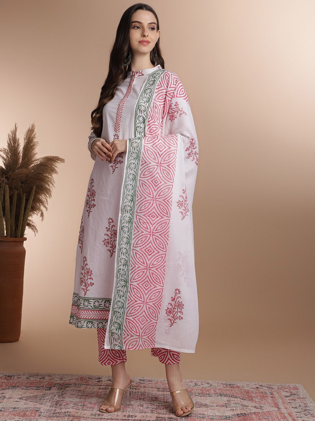 Anouk Ethnic Motifs Printed Regular Pure Cotton Kurta with Trousers & Dupatta, White
Anouk Ethnic Motifs Printed Regular Pure Cotton Kurta with Trousers & Dupatta, White