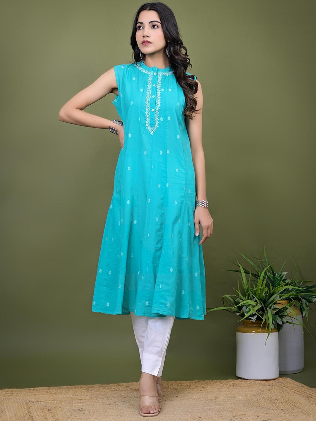 Ramas Floral Printed Mandarin Collar Sleeveless Thread Work A-line Kurta, Sea green
Ramas Floral Printed Mandarin Collar Sleeveless Thread Work A-line Kurta, Sea green