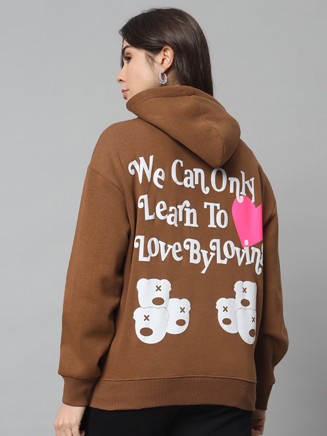 GRIFFEL Typography Printed Hooded Drop Shoulder Sleeves Fleece Oversized Sweatshirt, Brown
GRIFFEL Typography Printed Hooded Drop Shoulder Sleeves Fleece Oversized Sweatshirt, Brown