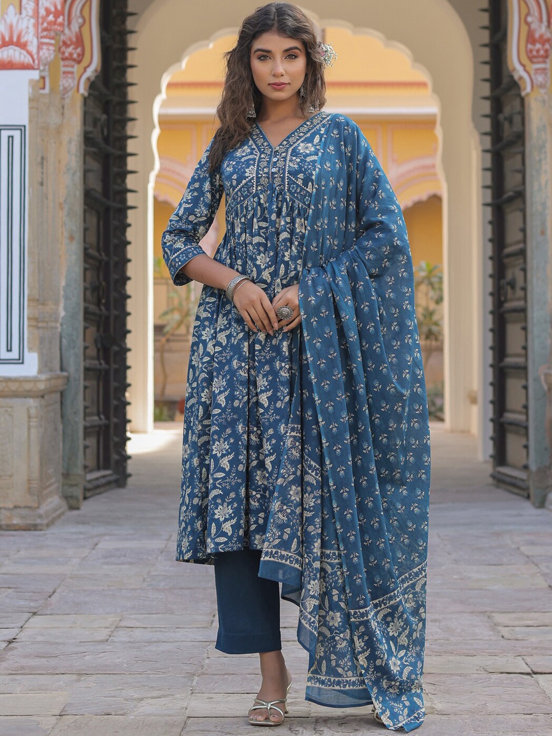 Rain & Rainbow Floral Printed Empire Sequinned Pure Cotton Kurta With Trousers & Dupatta, Blue
Rain & Rainbow Floral Printed Empire Sequinned Pure Cotton Kurta With Trousers & Dupatta, Blue