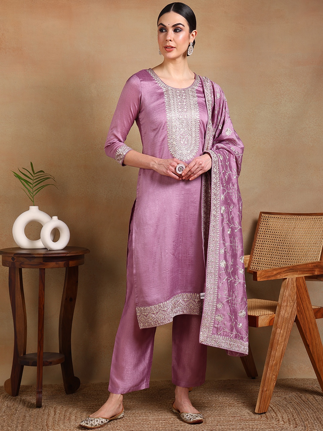 AHIKA Ethnic Motifs Yoke Design Thread Work Straight Kurta with Trousers & Dupatta, Lavender
AHIKA Ethnic Motifs Yoke Design Thread Work Straight Kurta with Trousers & Dupatta, Lavender