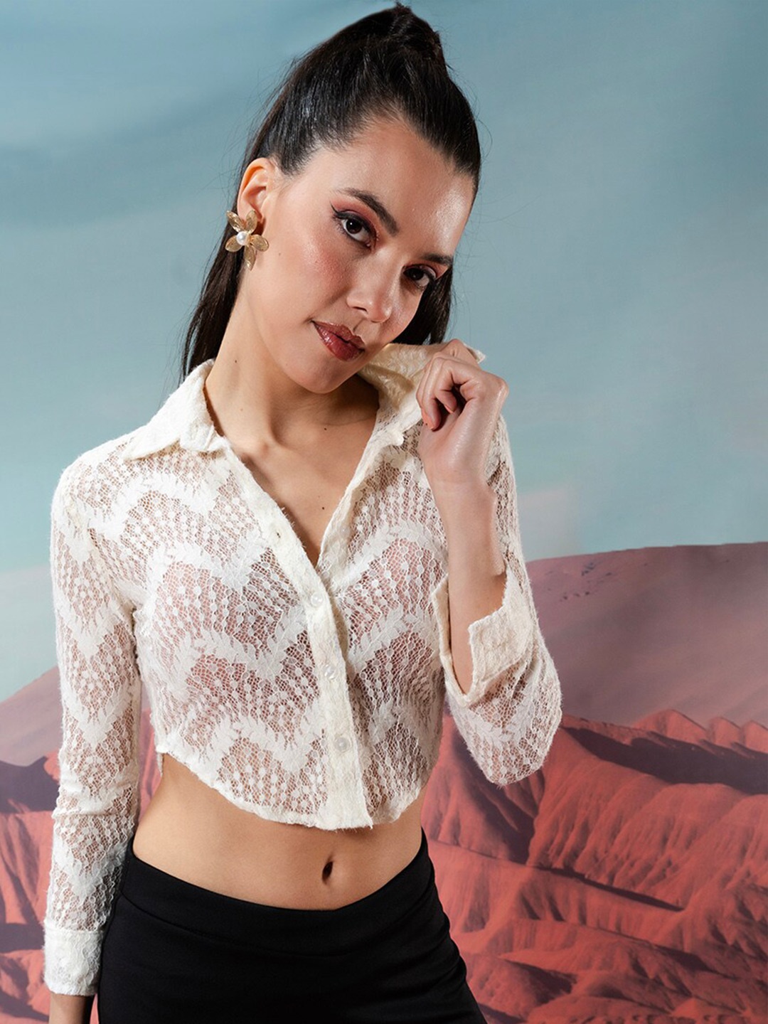 Stylecast X Hersheinbox Self Design Shirt Collar Cuffed Sleeves Shirt Style Crop Top, White
Stylecast X Hersheinbox Self Design Shirt Collar Cuffed Sleeves Shirt Style Crop Top, White