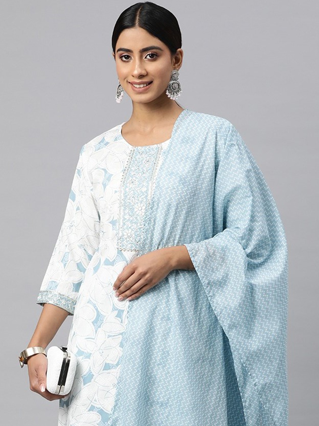 Readiprint Women Floral Printed Gotta Patti Kurta with Harem Pants & With Dupatta, Blue
Readiprint Women Floral Printed Gotta Patti Kurta with Harem Pants & With Dupatta, Blue