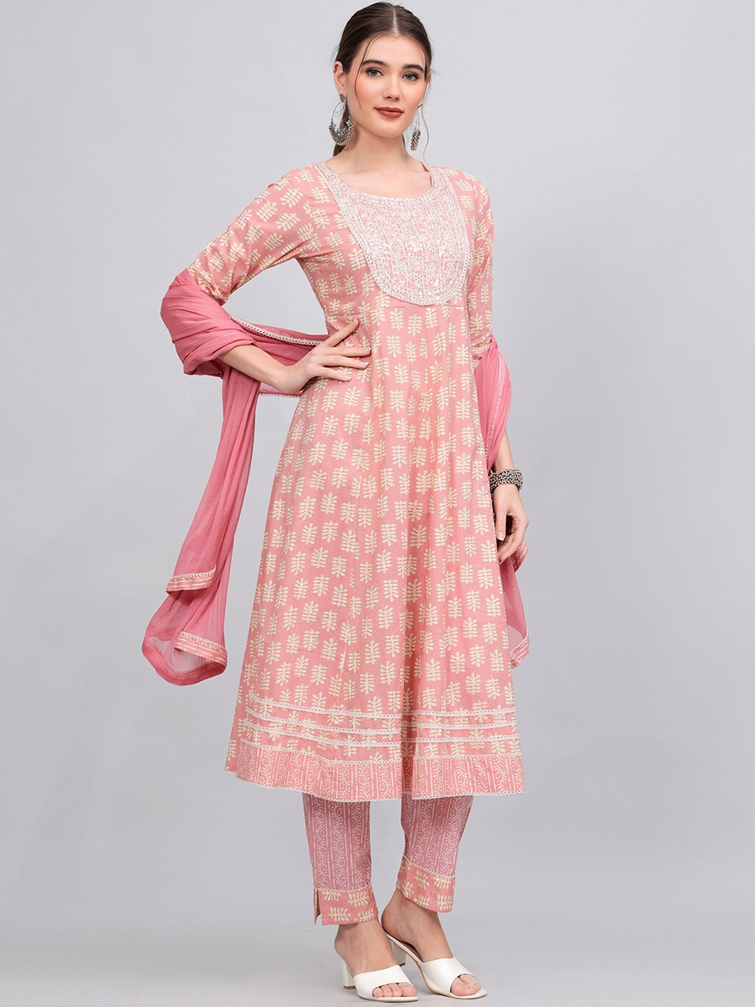 JC4U Ethnic Motifs Printed Thread Work Pure Cotton Kurta with Trousers & Dupatta, Peach
JC4U Ethnic Motifs Printed Thread Work Pure Cotton Kurta with Trousers & Dupatta, Peach