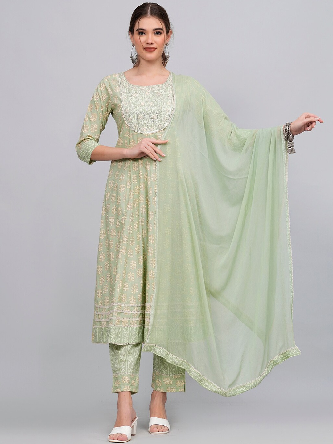 HIGHLIGHT FASHION EXPORT Printed Thread Work Pure Cotton Kurta with Trousers With Dupatta, Green
HIGHLIGHT FASHION EXPORT Printed Thread Work Pure Cotton Kurta with Trousers With Dupatta, Green