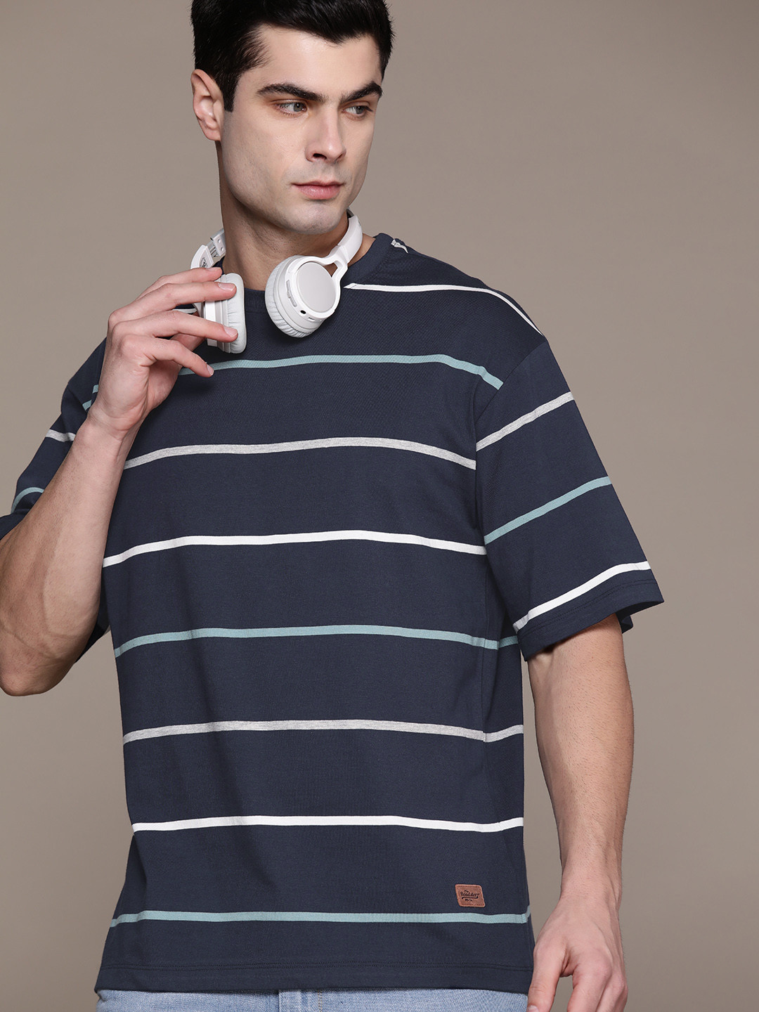 The Roadster Lifestyle Co. Striped Drop-Shoulder Sleeves Pure Cotton Relaxed T-shirt, Navy blue
The Roadster Lifestyle Co. Striped Drop-Shoulder Sleeves Pure Cotton Relaxed T-shirt, Navy blue