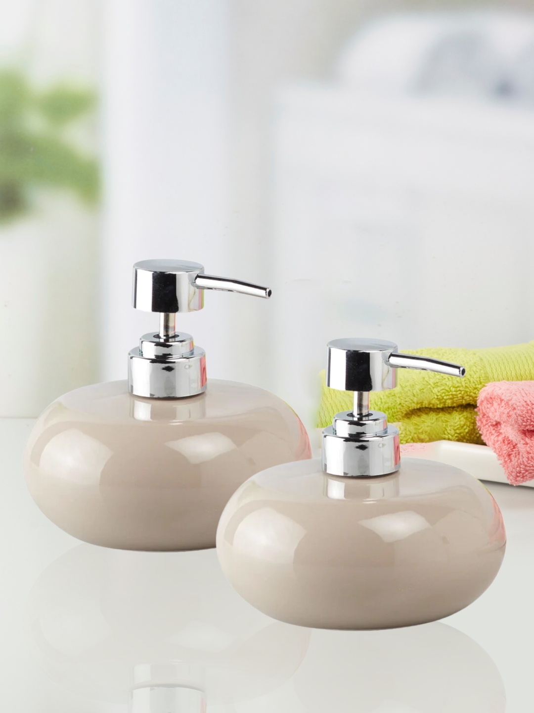 Kookee Beige & SilverToned 2 pieces Abstract Ceramic Soap Dispenser Bathroom Accessories
Kookee Beige & SilverToned 2 pieces Abstract Ceramic Soap Dispenser Bathroom Accessories