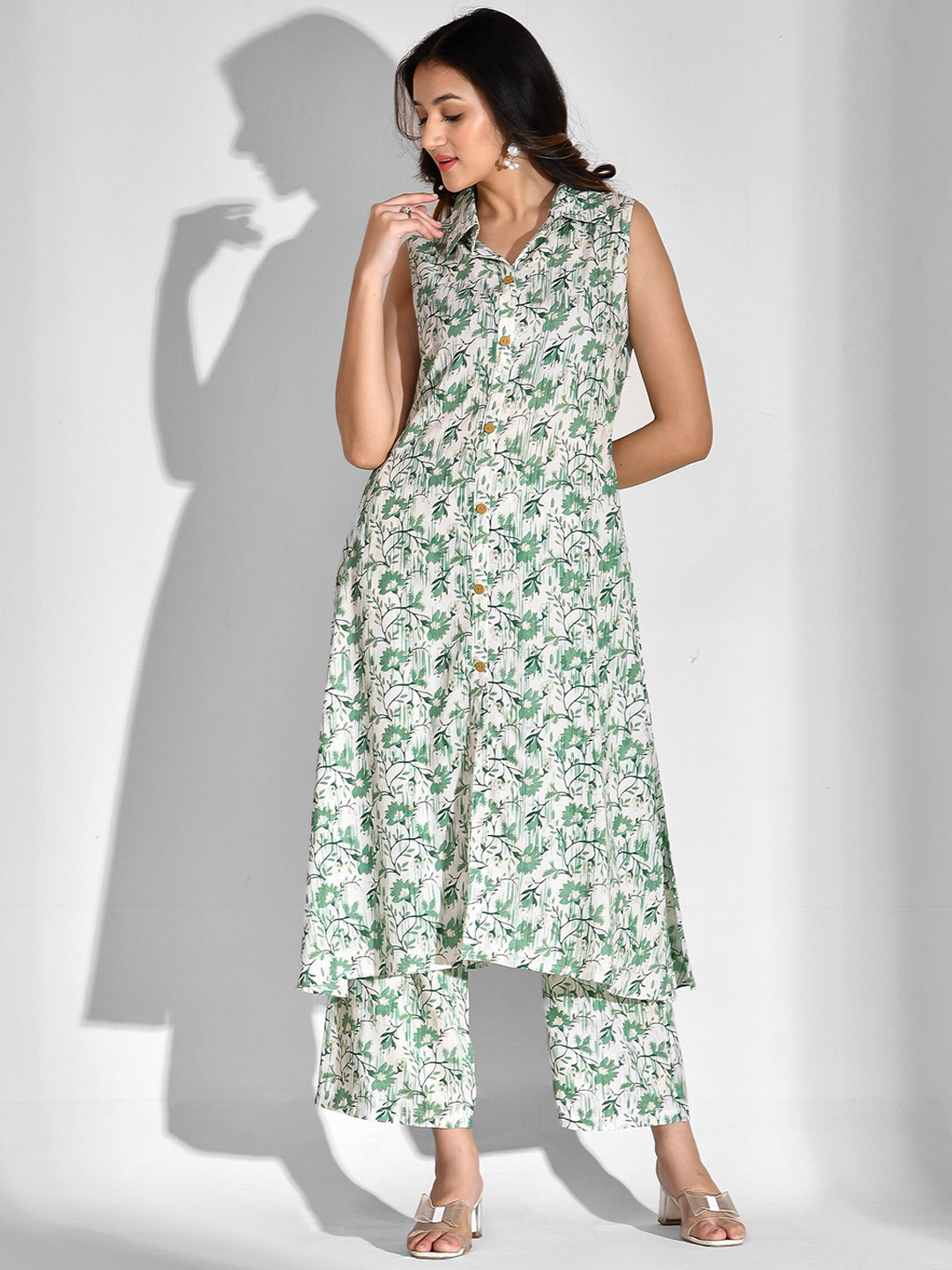 mokshi Floral Printed Shirt Collar Sleeveless A-Line Kurta With Palazzos, Green
mokshi Floral Printed Shirt Collar Sleeveless A-Line Kurta With Palazzos, Green