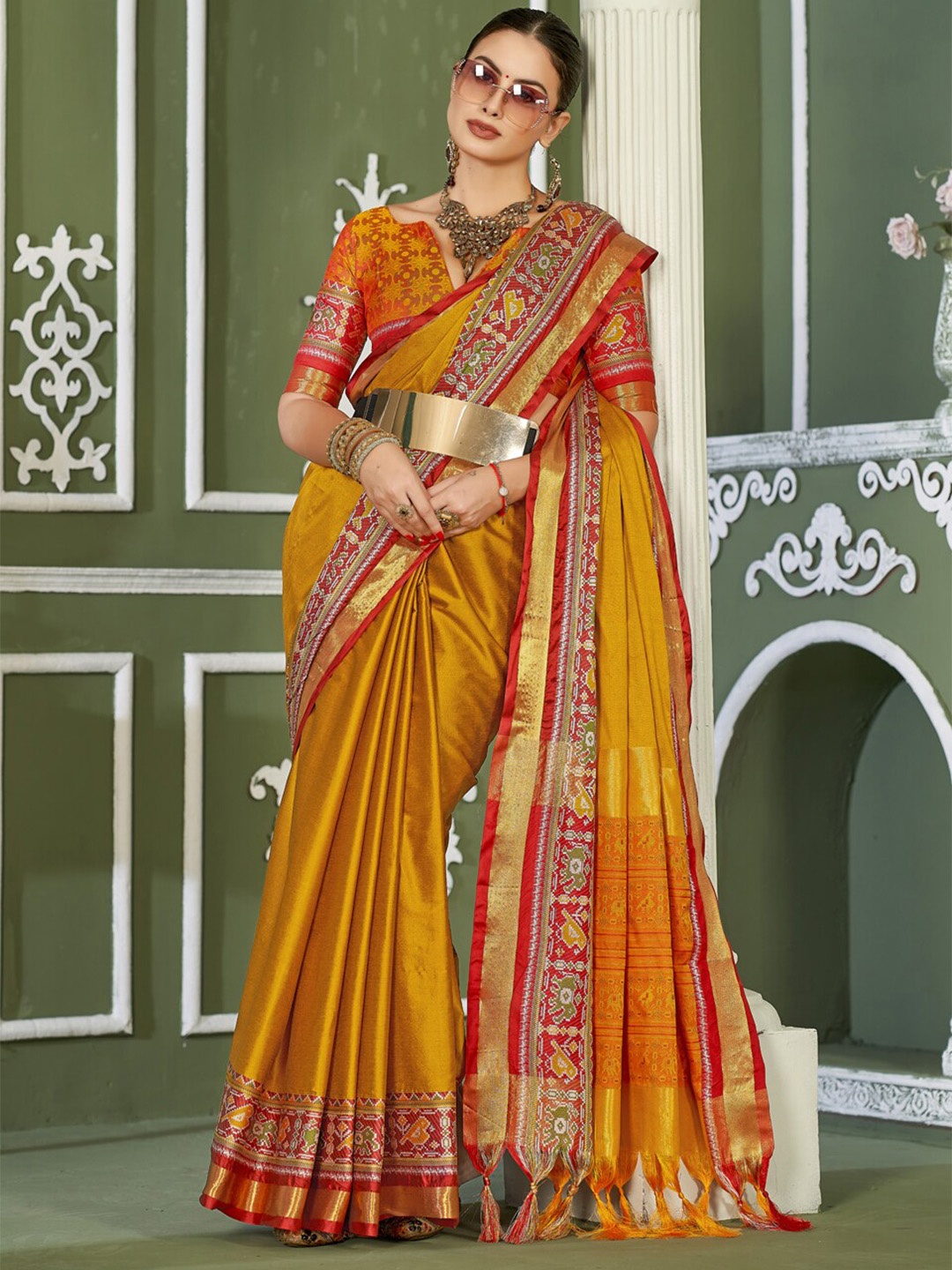 WINKLECART GoldToned Ethnic Woven Design Zardozi Pure Designer Mysore Silk Saree, Gold
WINKLECART GoldToned Ethnic Woven Design Zardozi Pure Designer Mysore Silk Saree, Gold
