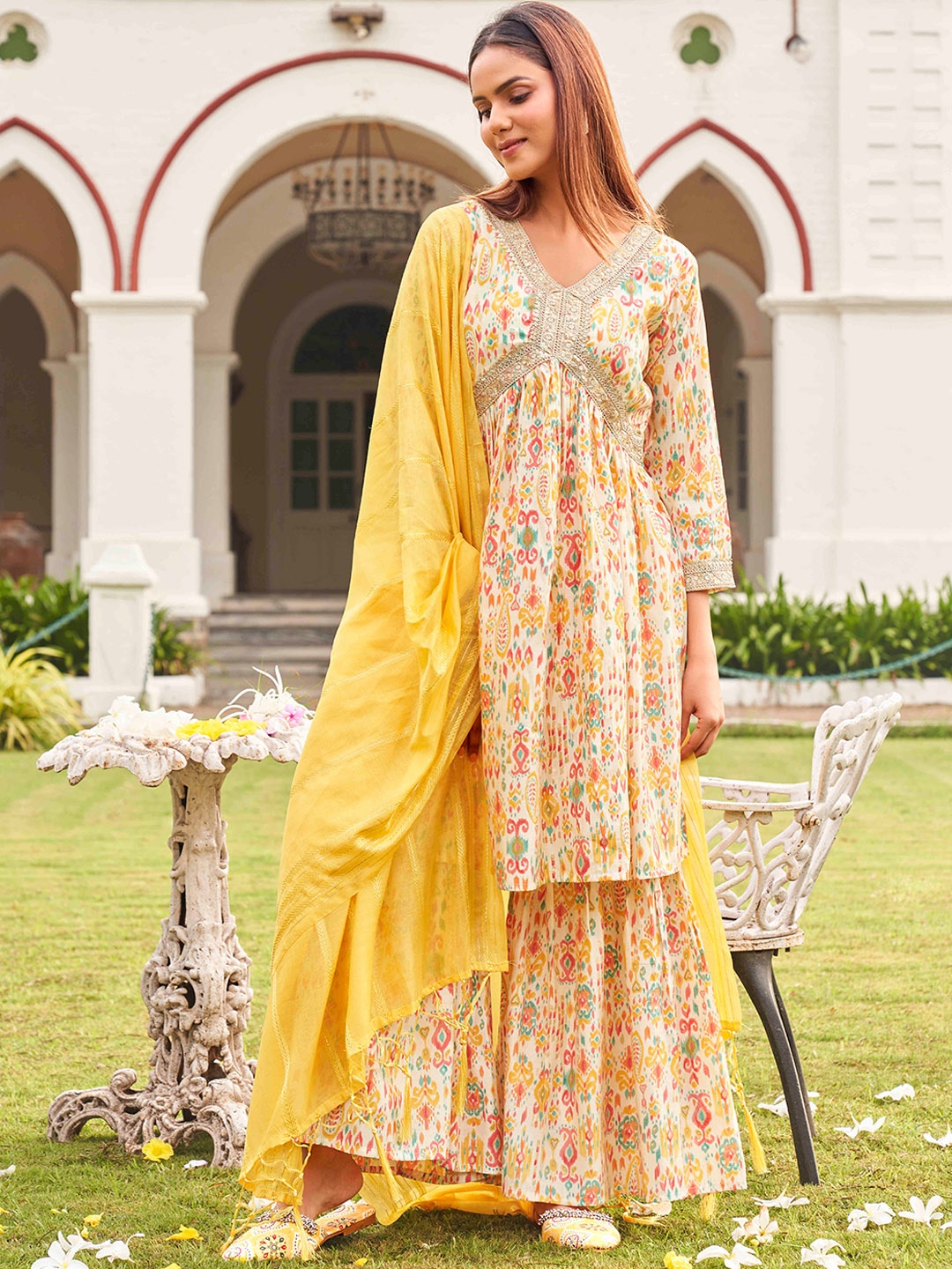 Tikhi Imli Floral Printed Gotta Patti V-Neck A-Line Kurta & Trousers With Dupatta, Yellow
Tikhi Imli Floral Printed Gotta Patti V-Neck A-Line Kurta & Trousers With Dupatta, Yellow