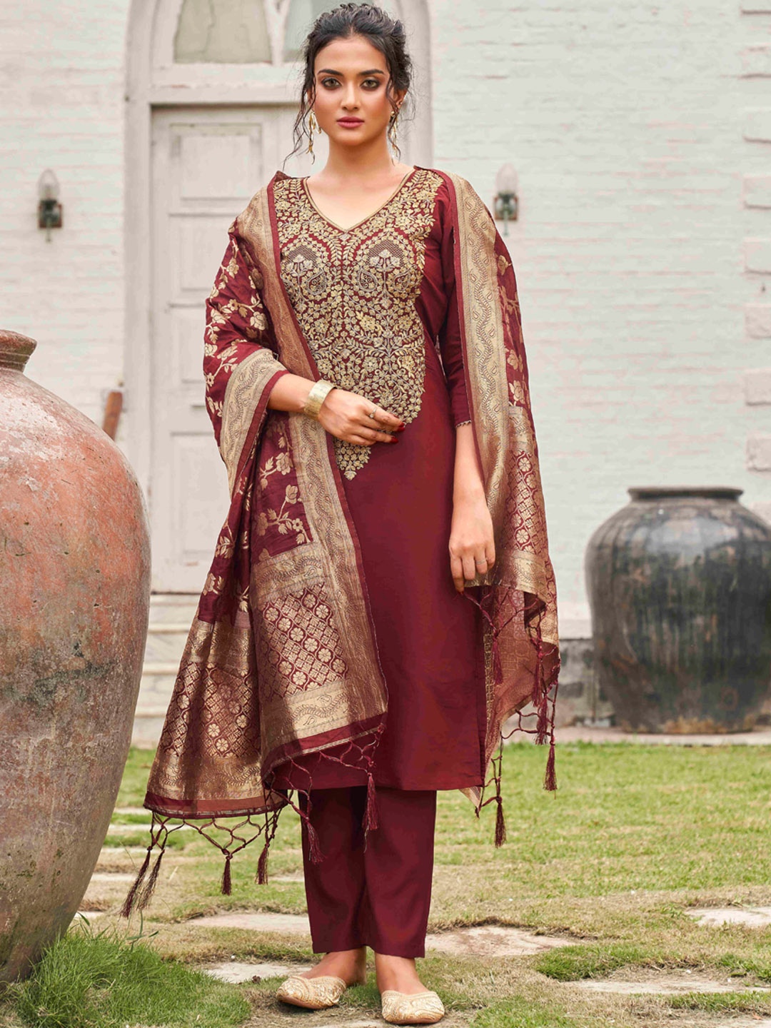 Tikhi Imli Floral Thread Work Zari V-Neck Straight Kurta & Trousers With Dupatta, Maroon
Tikhi Imli Floral Thread Work Zari V-Neck Straight Kurta & Trousers With Dupatta, Maroon