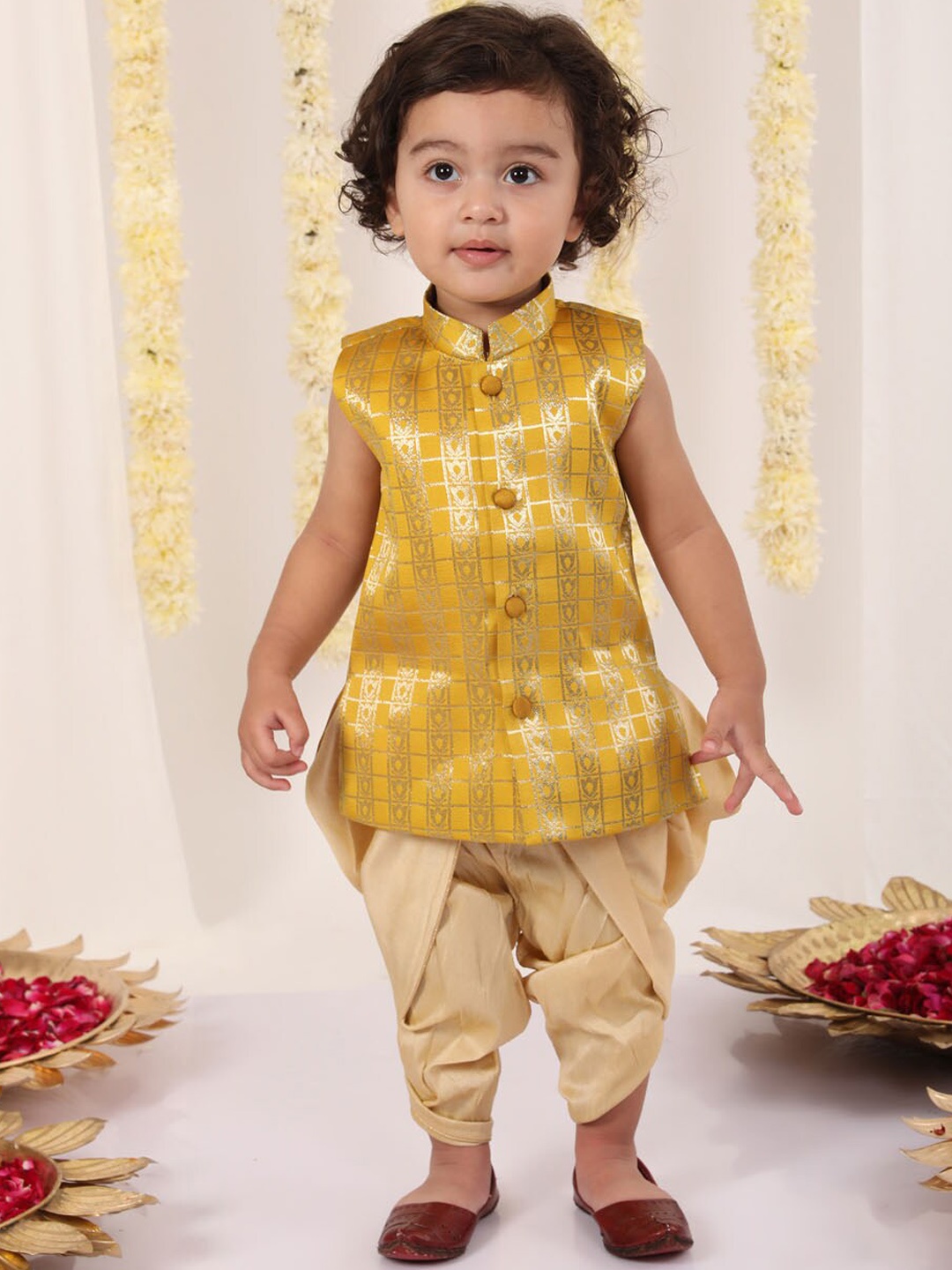 JBN Creation Boys Ethnic Motifs Woven Design Mandarin Collar Kurta with Dhoti Pants, Yellow
JBN Creation Boys Ethnic Motifs Woven Design Mandarin Collar Kurta with Dhoti Pants, Yellow