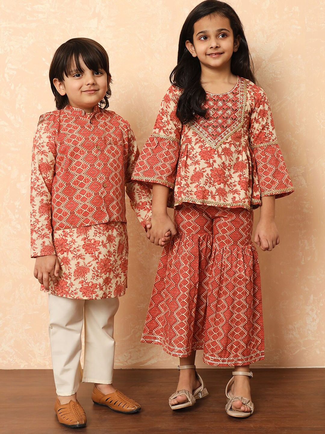 Readiprint Fashions Girls Floral Printed Gotta Patti Pure Cotton Kurti with Sharara, Peach
Readiprint Fashions Girls Floral Printed Gotta Patti Pure Cotton Kurti with Sharara, Peach