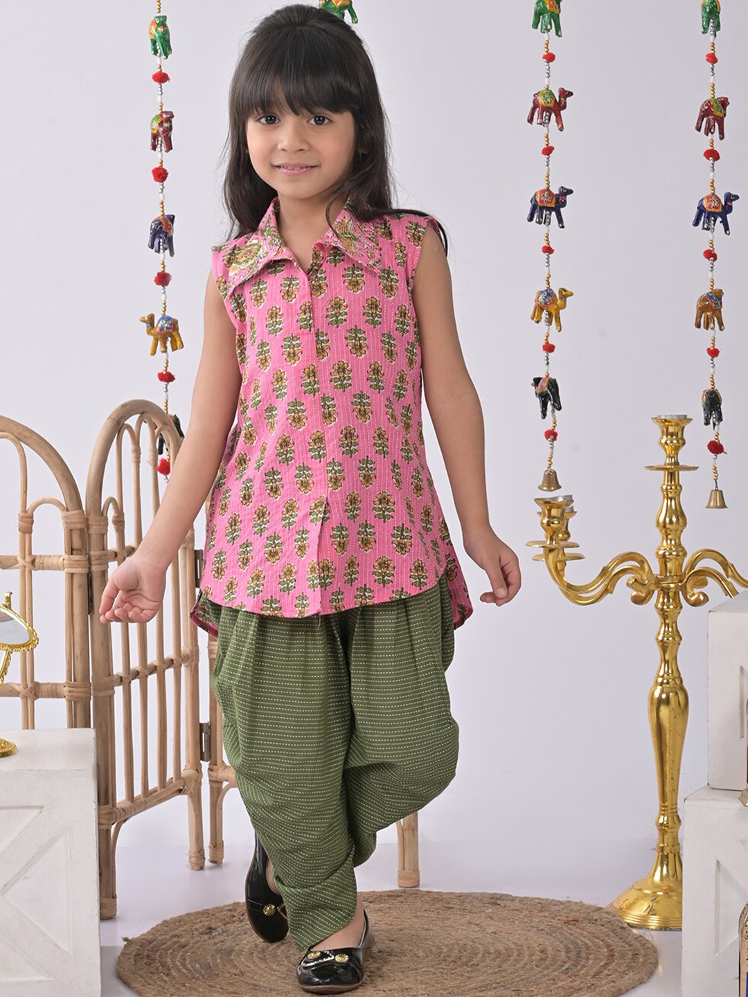 Here&Now X Kinder Kids Girls Floral Regular Pure Cotton Kurti with Dhoti Pants, Green
Here&Now X Kinder Kids Girls Floral Regular Pure Cotton Kurti with Dhoti Pants, Green