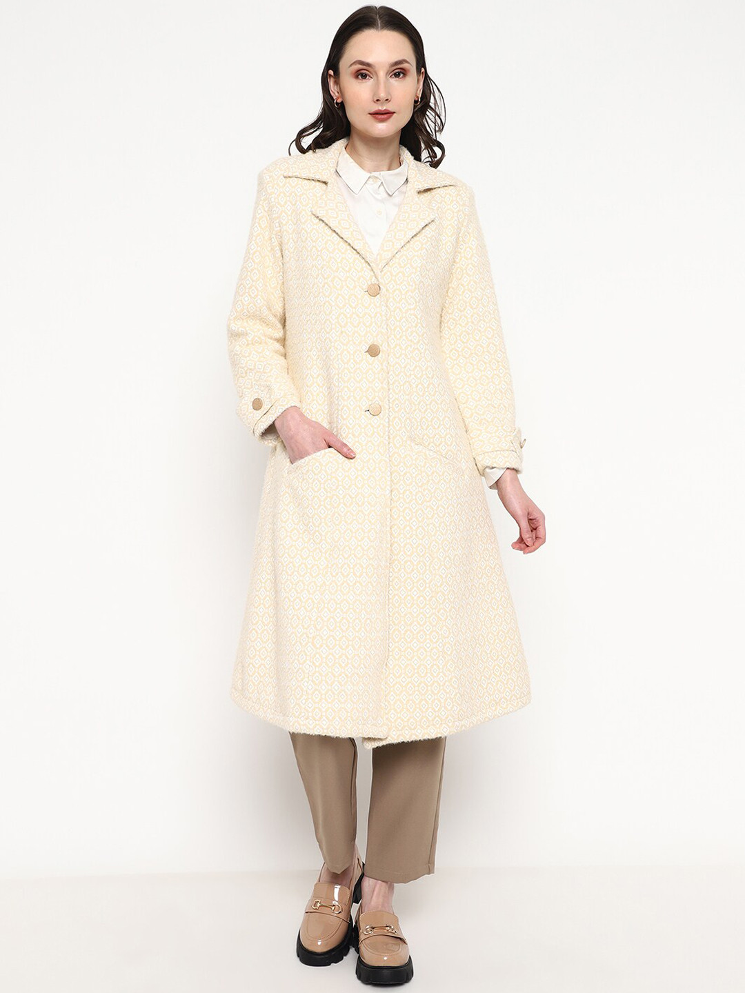 Be Indi Ethnic Motifs Self Design Notched Lapel Collar Acrylic Longline Overcoat, Beige
Be Indi Ethnic Motifs Self Design Notched Lapel Collar Acrylic Longline Overcoat, Beige