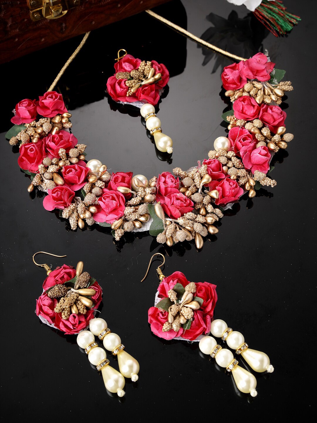 Sukkhi Gold Plated Floral Pearls & Studs Necklace and Earrings With Maang Tika Set, Magenta
Sukkhi Gold Plated Floral Pearls & Studs Necklace and Earrings With Maang Tika Set, Magenta