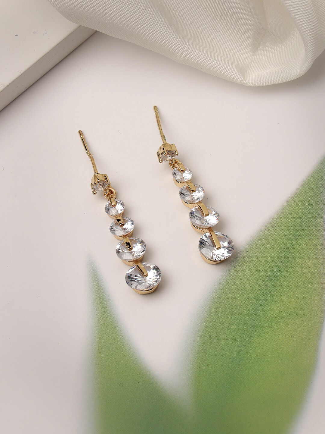 Scintillare By Sukkhi Gold-Plated American Diamond-Studded Contemporary Drop Earrings
Scintillare By Sukkhi Gold-Plated American Diamond-Studded Contemporary Drop Earrings