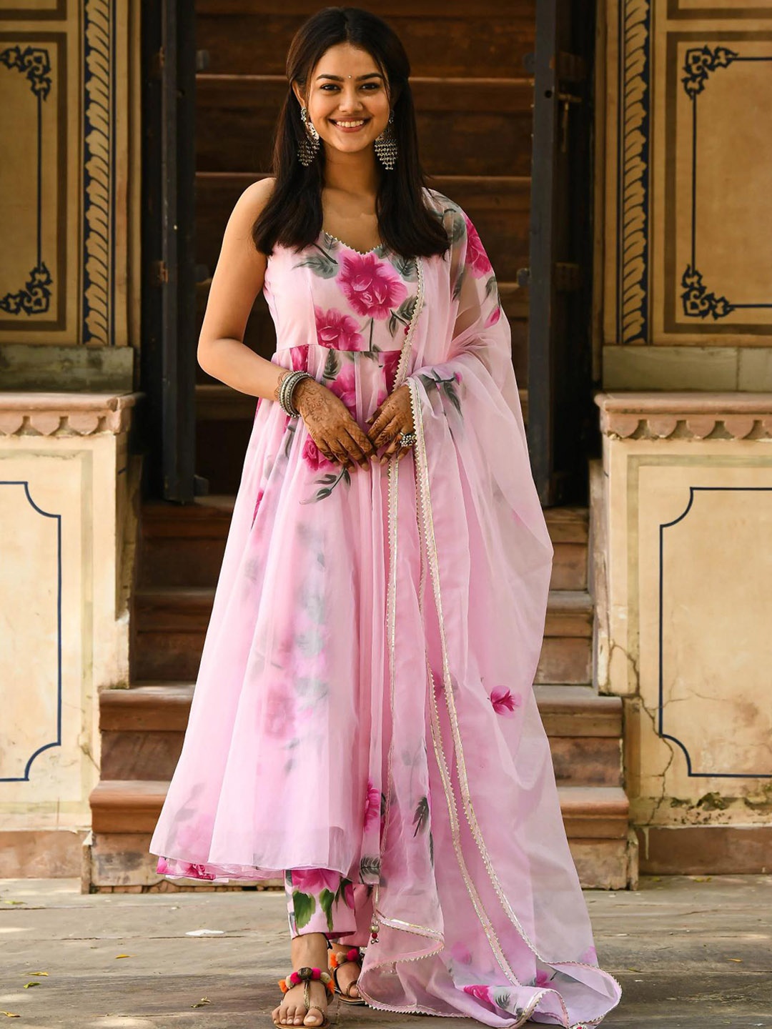 BAESD Floral Printed V Neck Sleeveless Gotta Patti Kurta with Trousers & With Dupatta, Pink
BAESD Floral Printed V Neck Sleeveless Gotta Patti Kurta with Trousers & With Dupatta, Pink